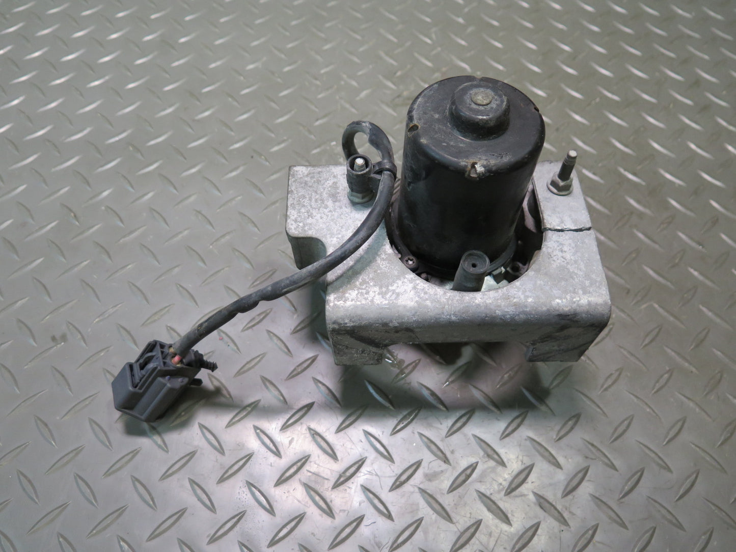 18-26 Jeep Wrangler JL Air Vacuum Pump 68328871AB OEM