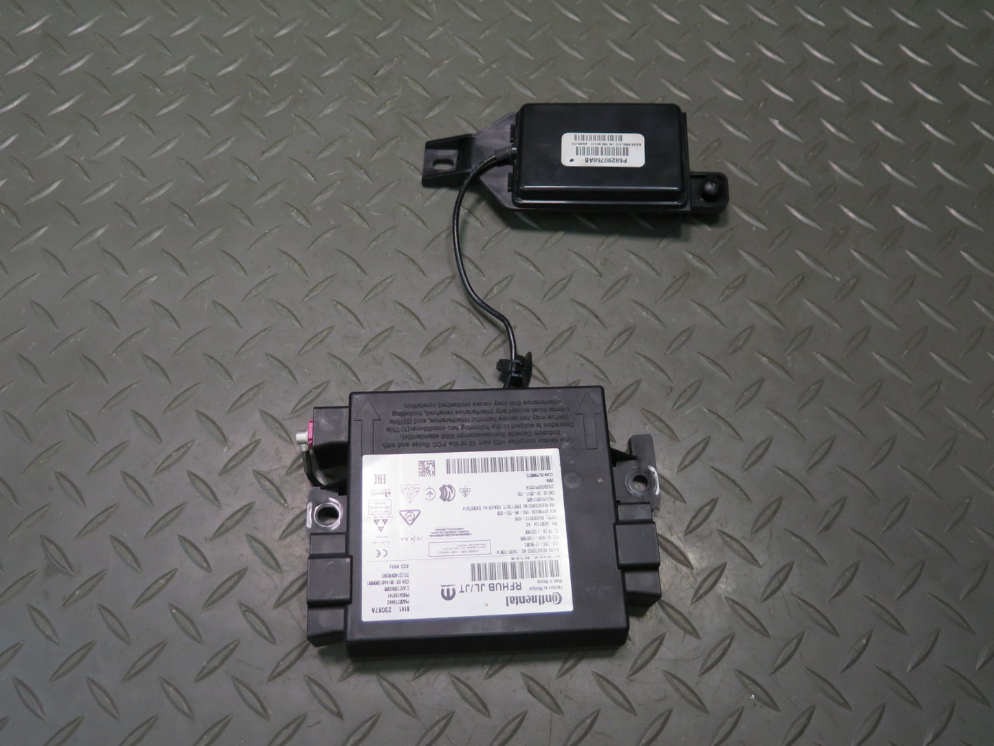18-23 Jeep Wrangler JL Keyless Entry Antenna Receiver Control Module Set OEM
