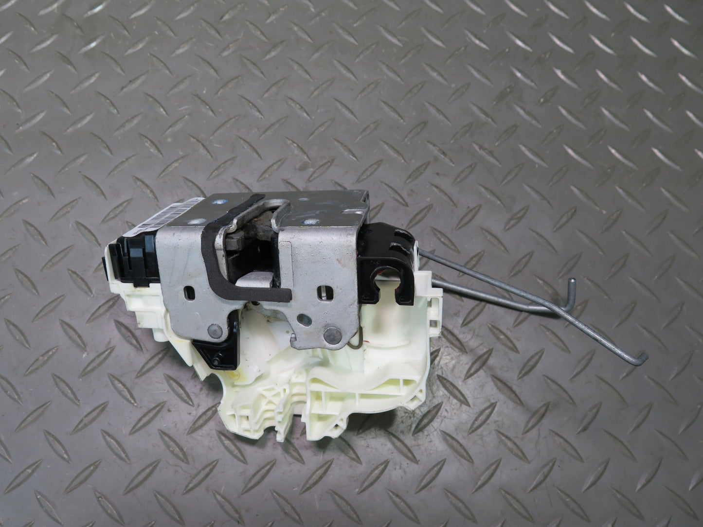 18-20 Jeep Wrangler JL Rear Swing Gate Door Lock Latch Actuator 68282968AA OEM