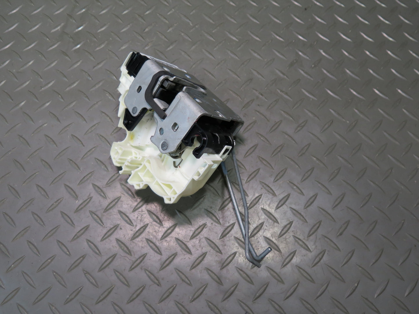 18-20 Jeep Wrangler JL Rear Swing Gate Door Lock Latch Actuator 68282968AA OEM