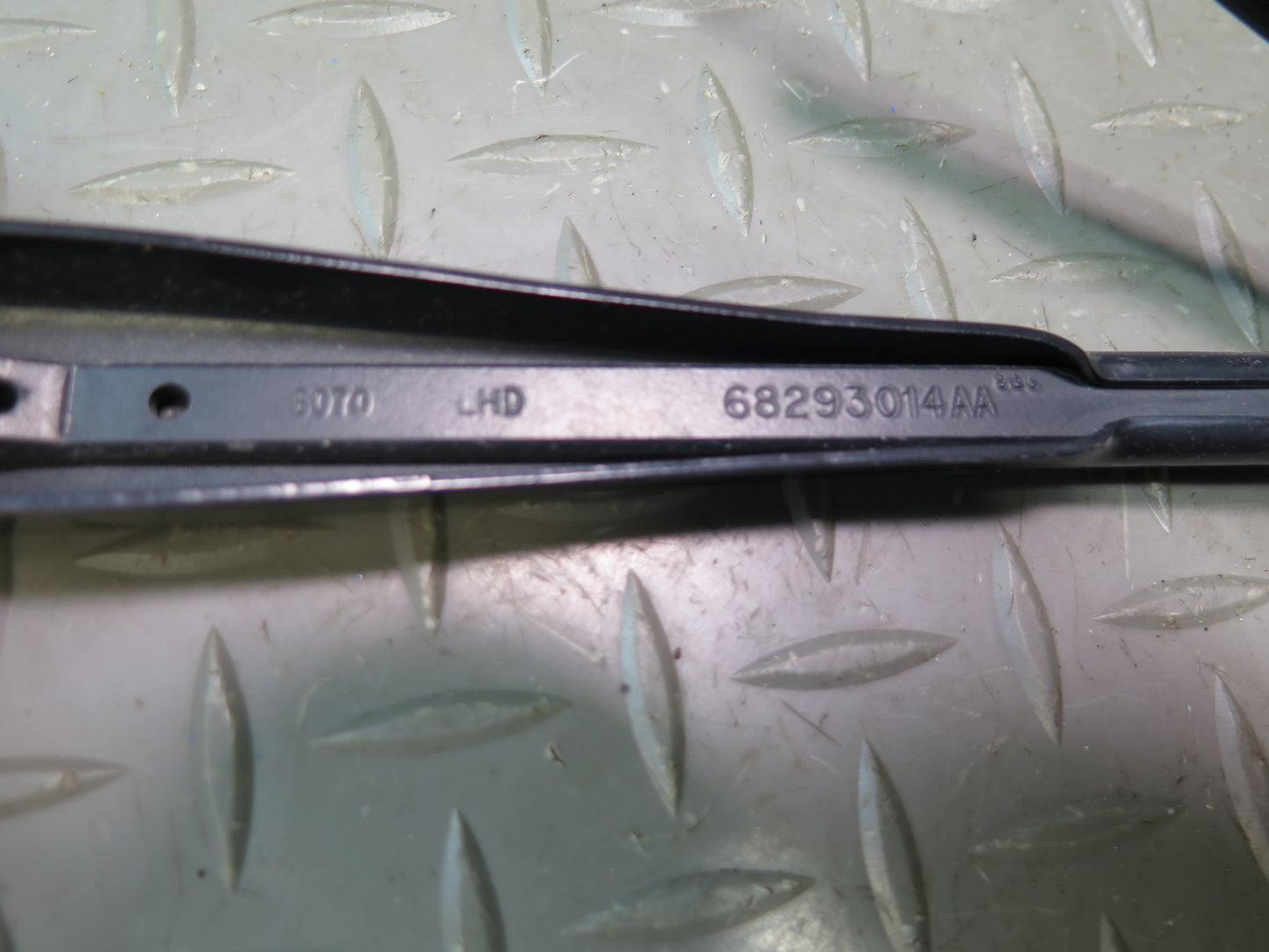 18-23 Jeep Wrangler JL Set of 2 Front Left & Right Wiper Arm 68293014AA OEM