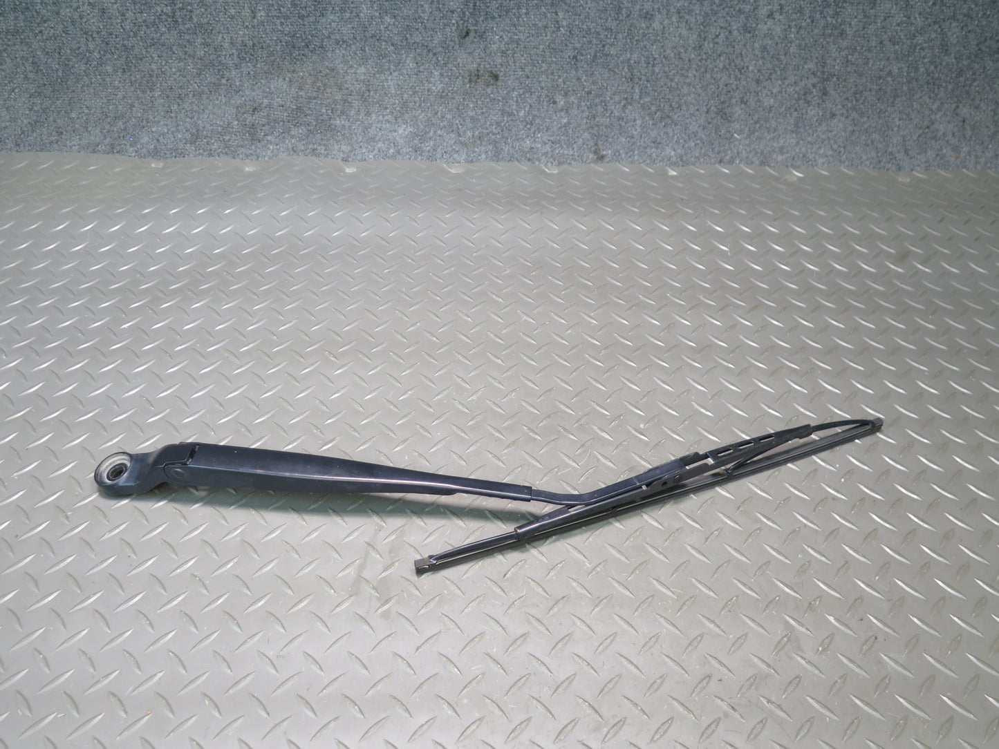 18-23 Jeep Wrangler JL Set of 2 Front Left & Right Wiper Arm 68293014AA OEM