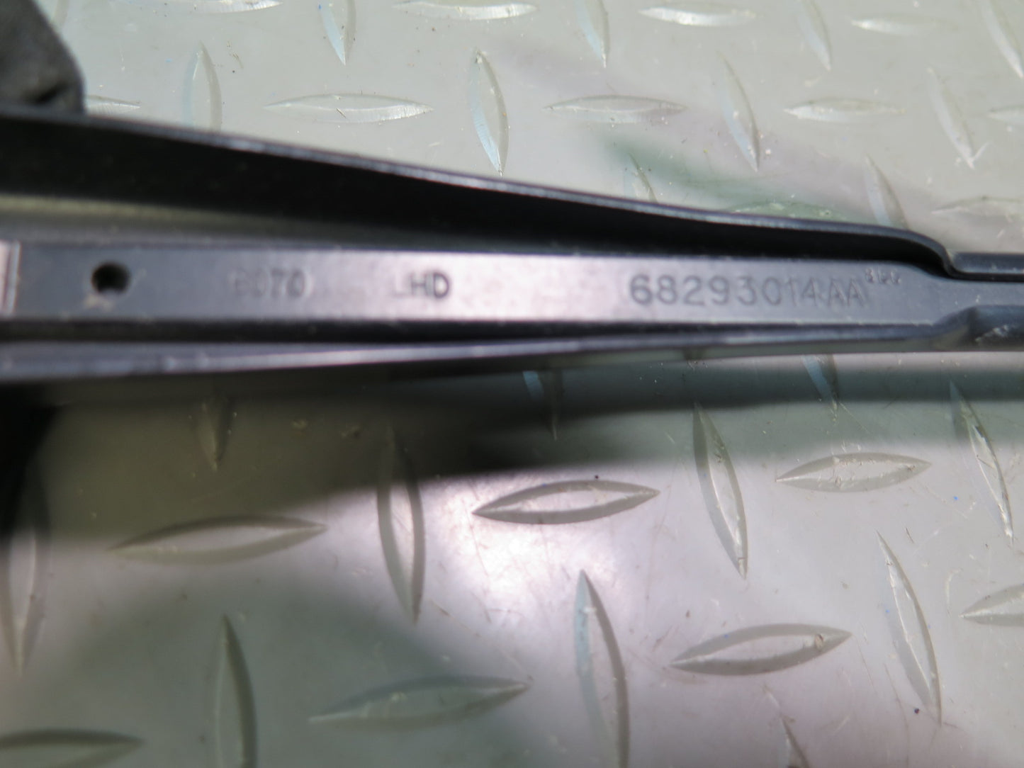 18-23 Jeep Wrangler JL Set of 2 Front Left & Right Wiper Arm 68293014AA OEM