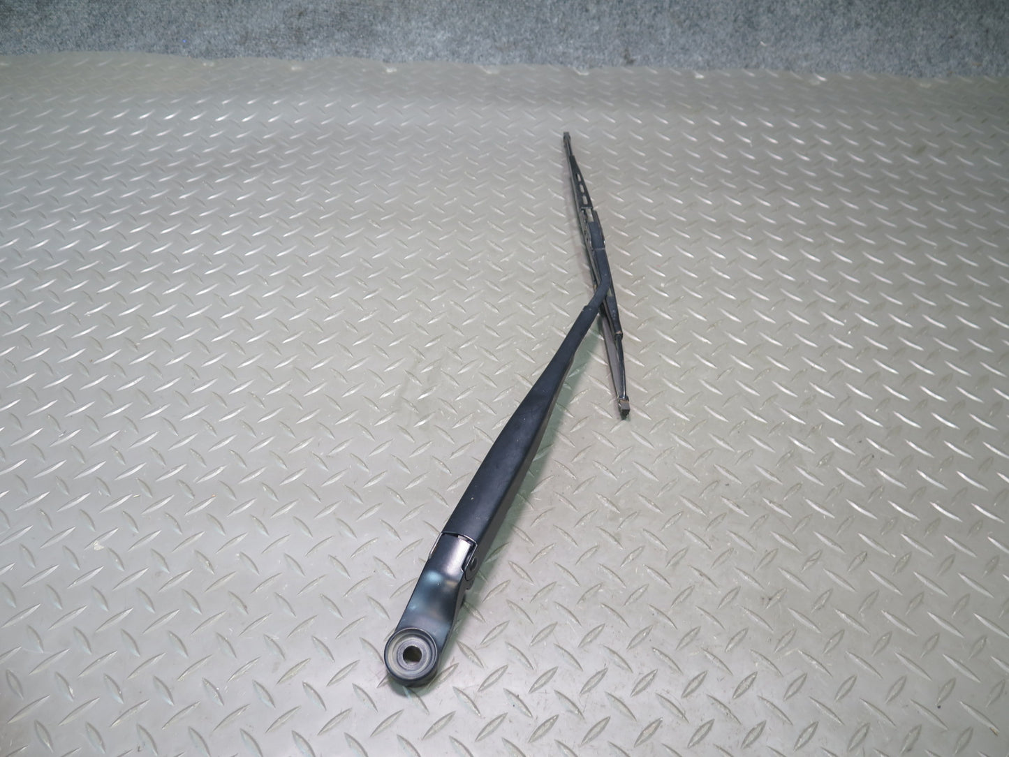 18-23 Jeep Wrangler JL Set of 2 Front Left & Right Wiper Arm 68293014AA OEM