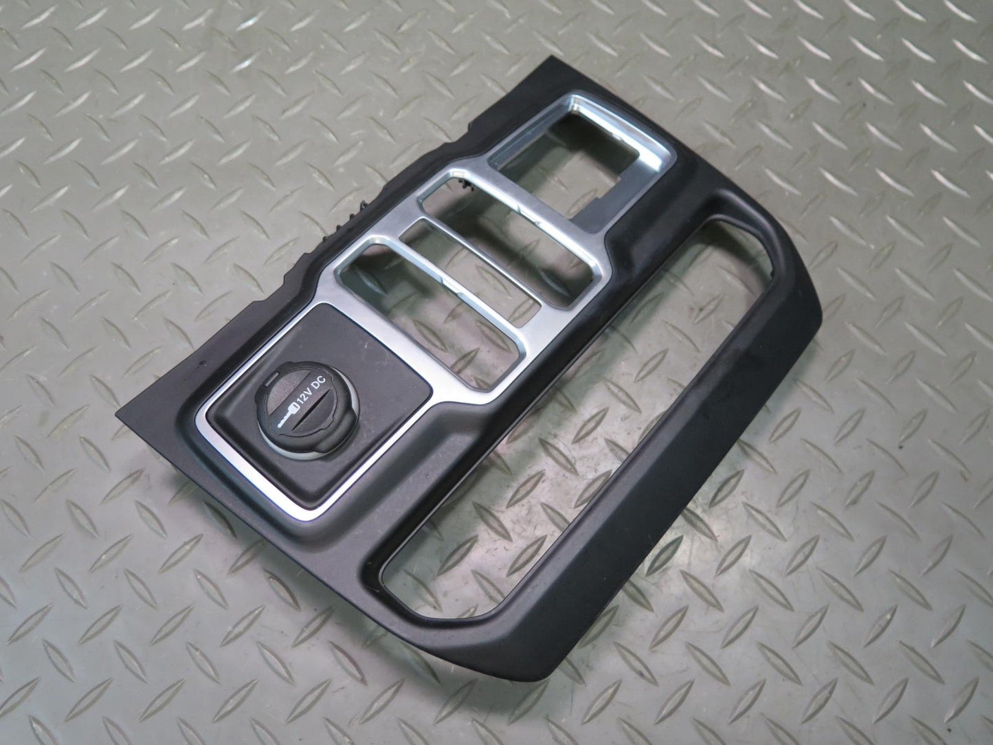 18-23 Jeep Wrangler JL Dash Center Window Switch Trim Bezel Panel 12V Outlet OEM