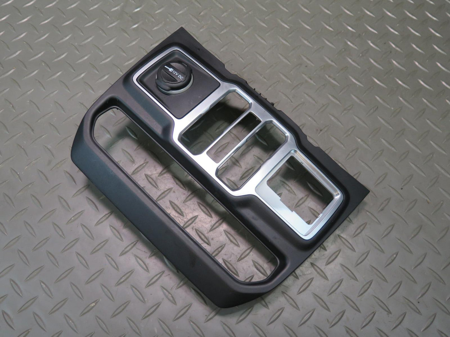 18-23 Jeep Wrangler JL Dash Center Window Switch Trim Bezel Panel 12V Outlet OEM