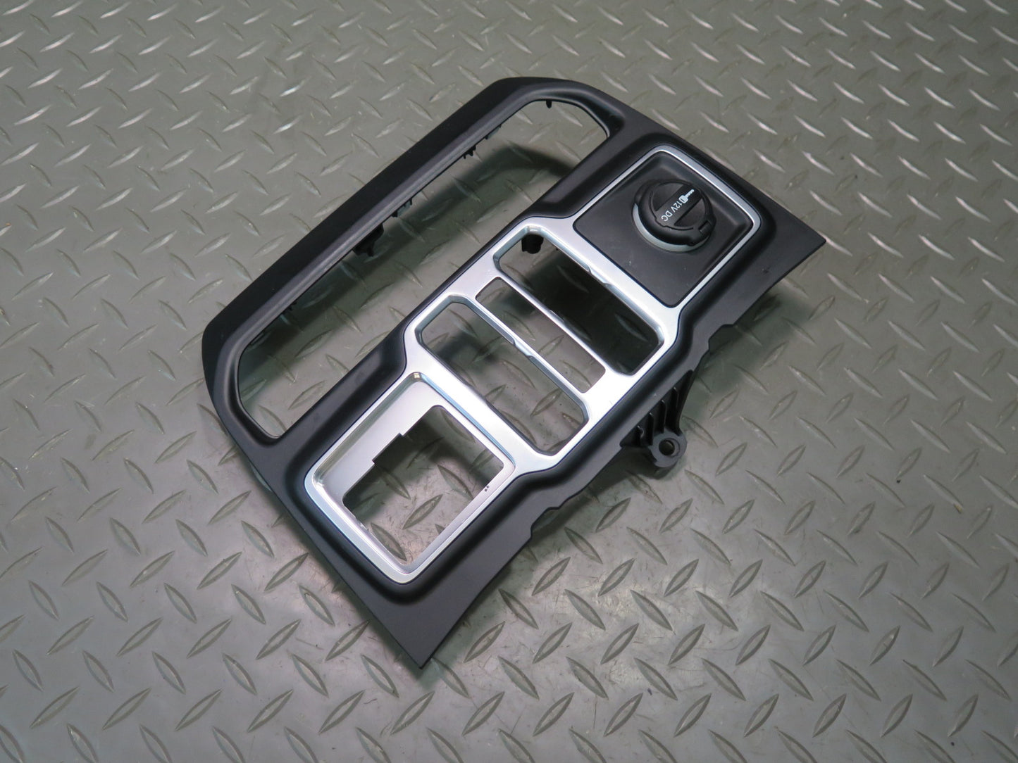 18-23 Jeep Wrangler JL Dash Center Window Switch Trim Bezel Panel 12V Outlet OEM