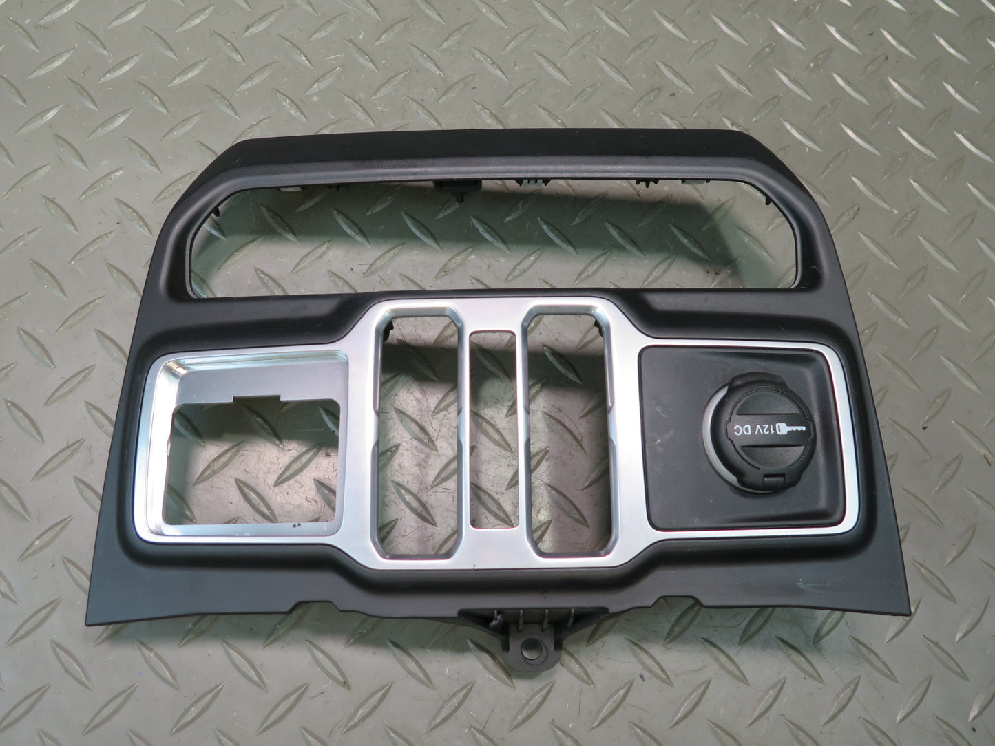 18-23 Jeep Wrangler JL Dash Center Window Switch Trim Bezel Panel 12V Outlet OEM