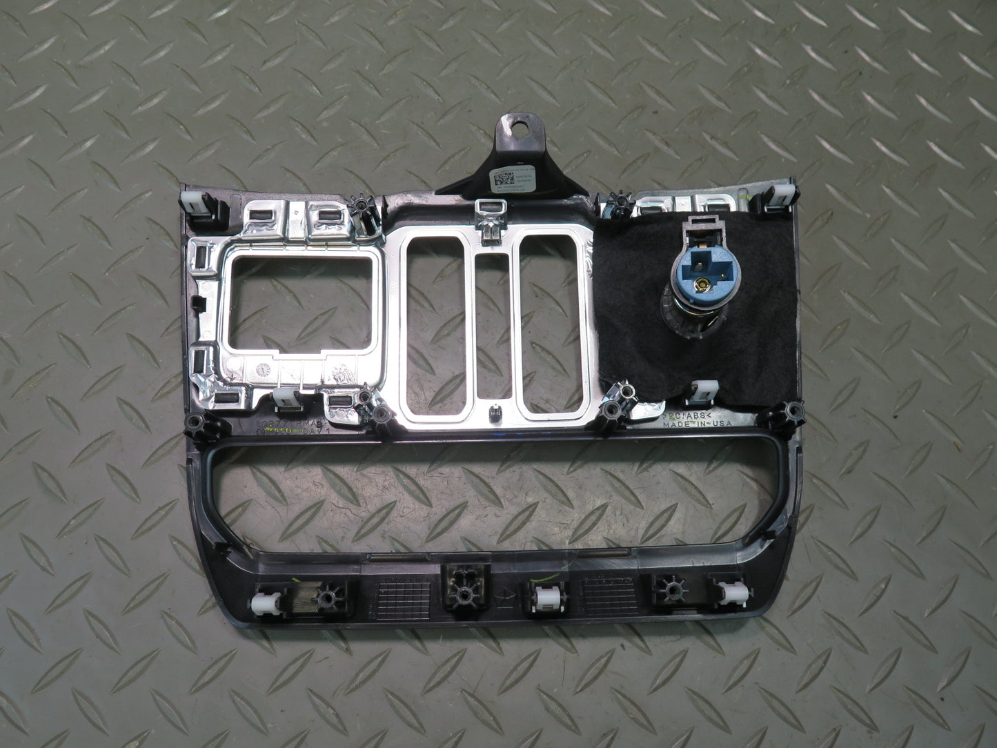 18-23 Jeep Wrangler JL Dash Center Window Switch Trim Bezel Panel 12V Outlet OEM