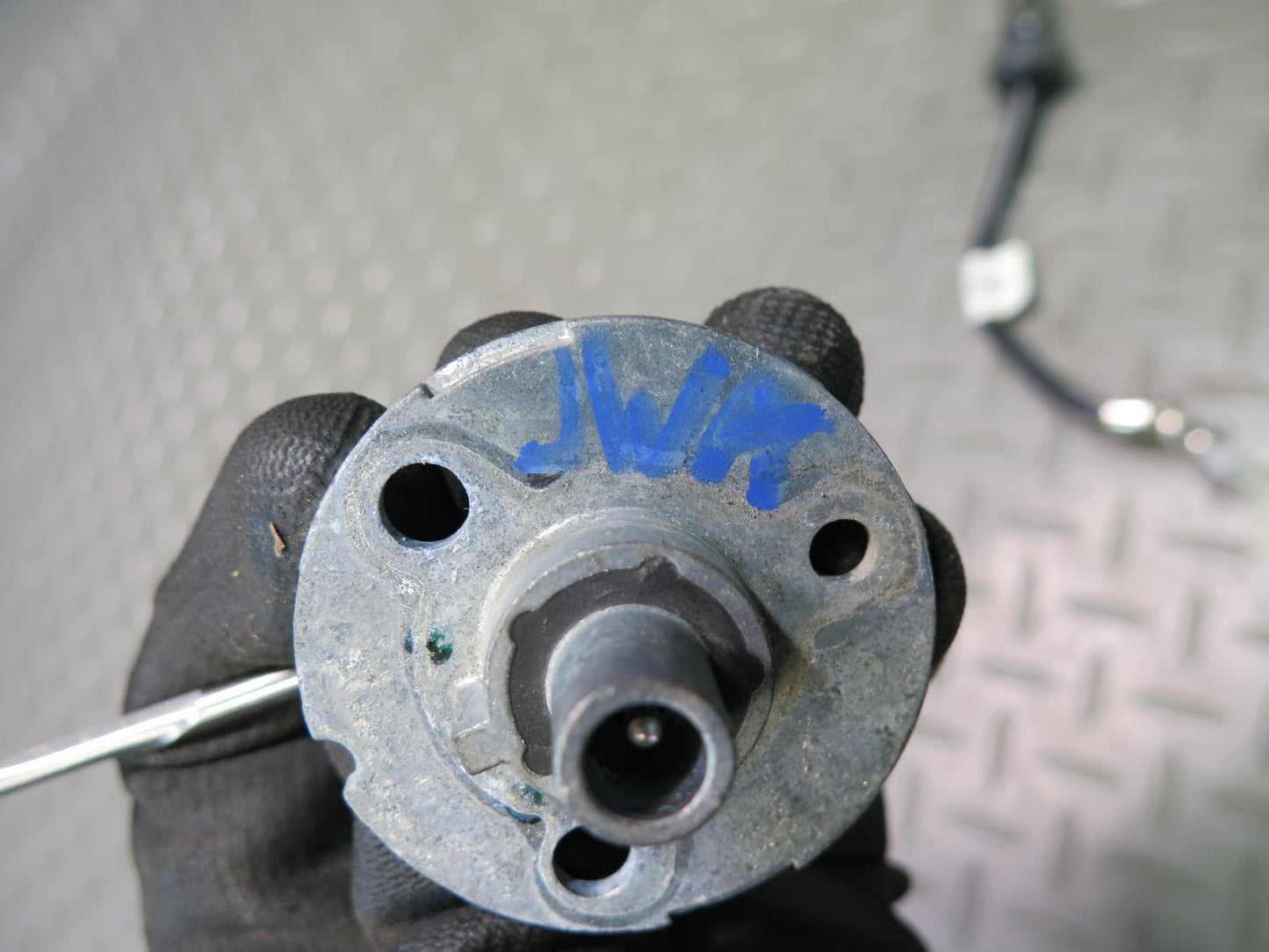 18-23 Jeep Wrangler JL Radio Antenna w Wiring 56040921AG OEM