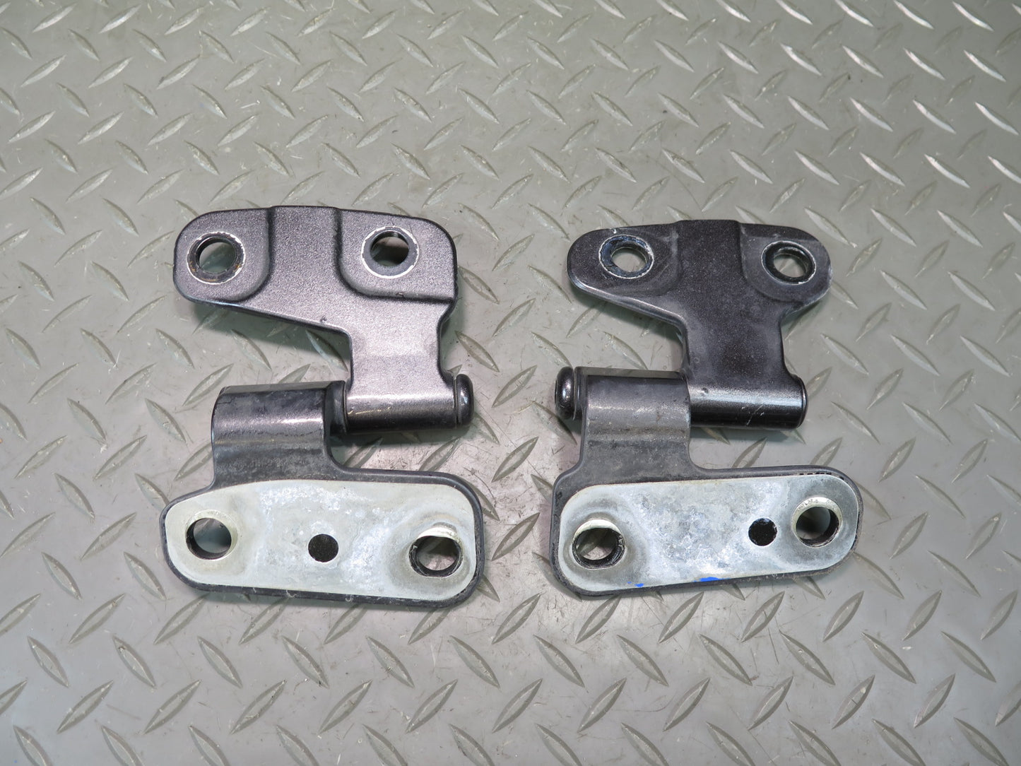 18-23 Jeep Wrangler JL Set of 2 Front Left & Right Windshield Hinge OEM