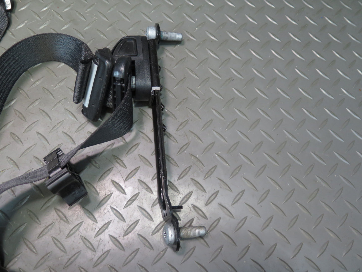 18-21 JEEP WRANGLER UNLIMITED RUBICON JL FRONT RIGHT SIDE SEATBELT RETRACTOR OEM