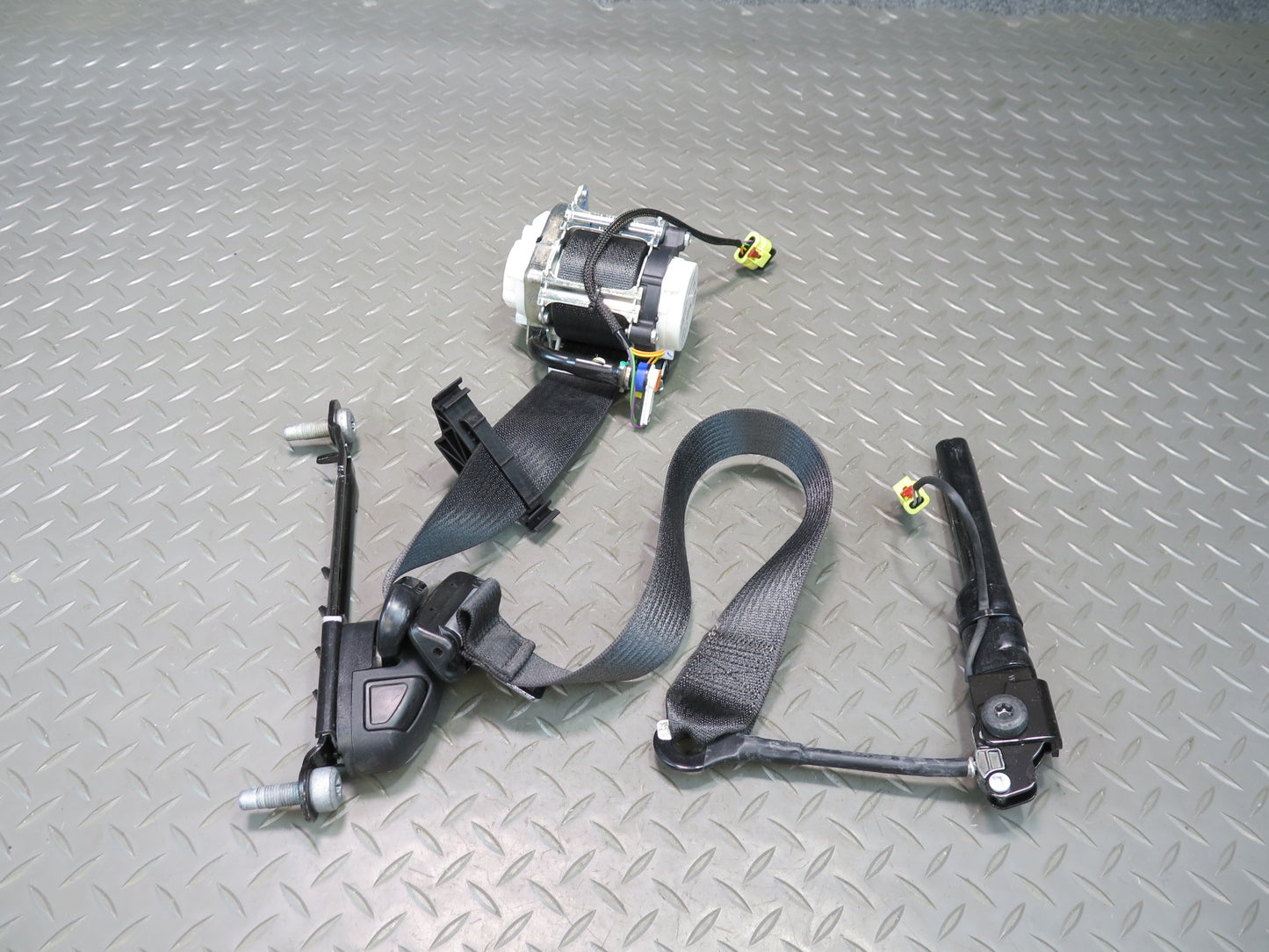 18-21 JEEP WRANGLER UNLIMITED RUBICON JL FRONT RIGHT SIDE SEATBELT RETRACTOR OEM