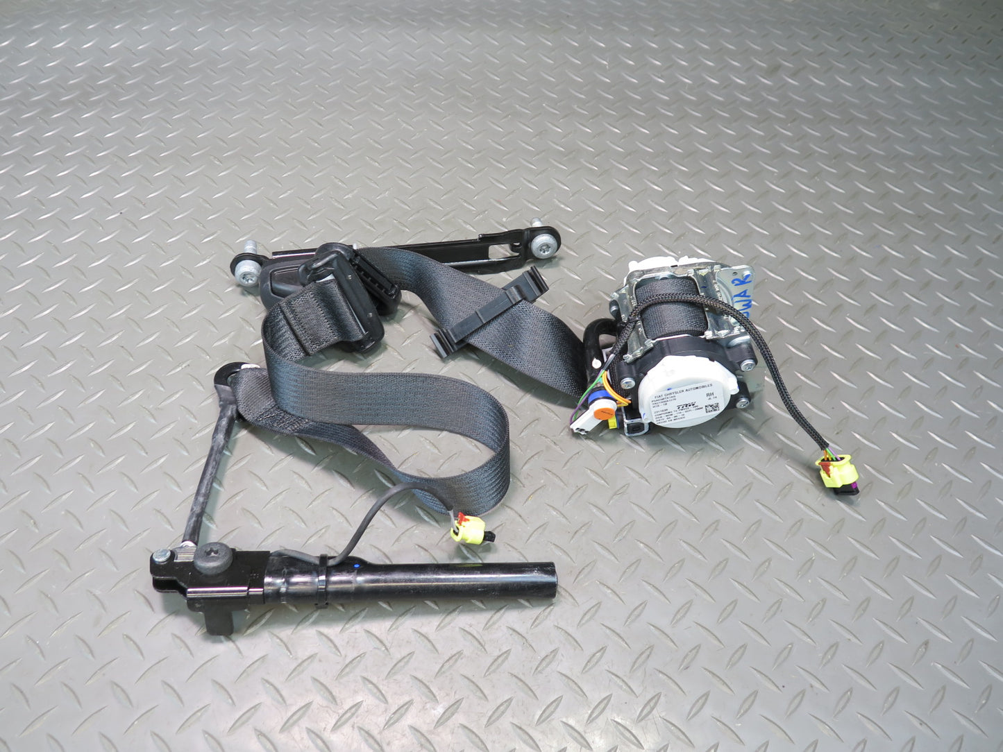18-21 JEEP WRANGLER UNLIMITED RUBICON JL FRONT RIGHT SIDE SEATBELT RETRACTOR OEM