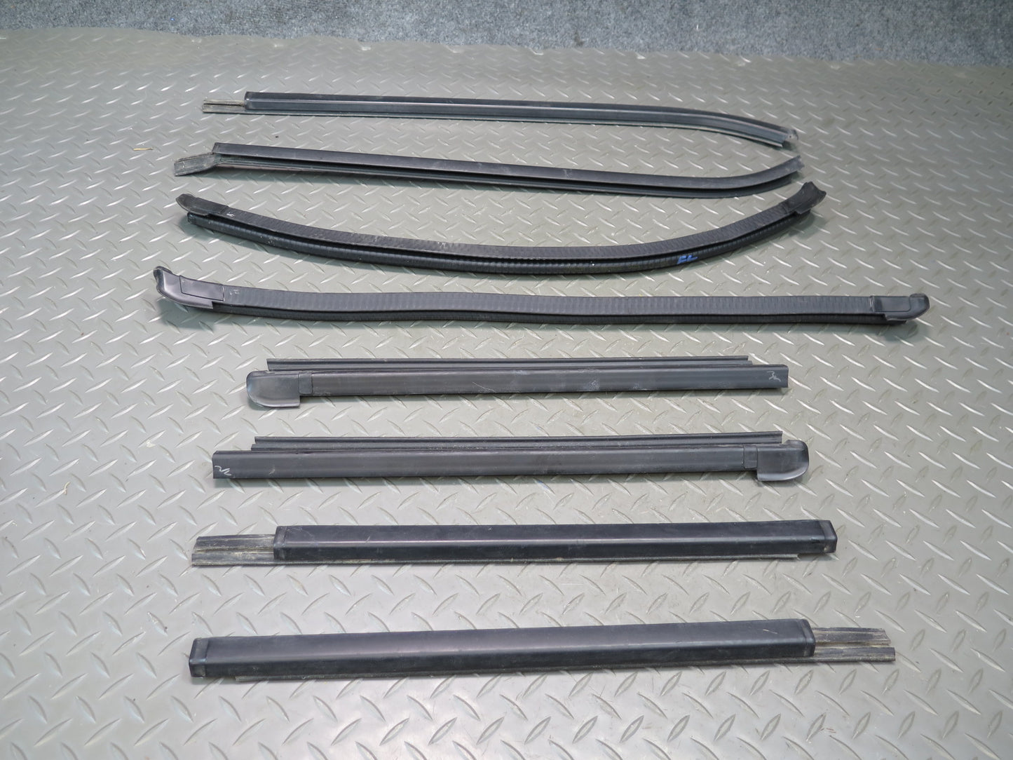 18-23 Jeep Wrangler JL 4-DOOR Set of 8 Door Window Weatherstrip Seal Gasket OEM