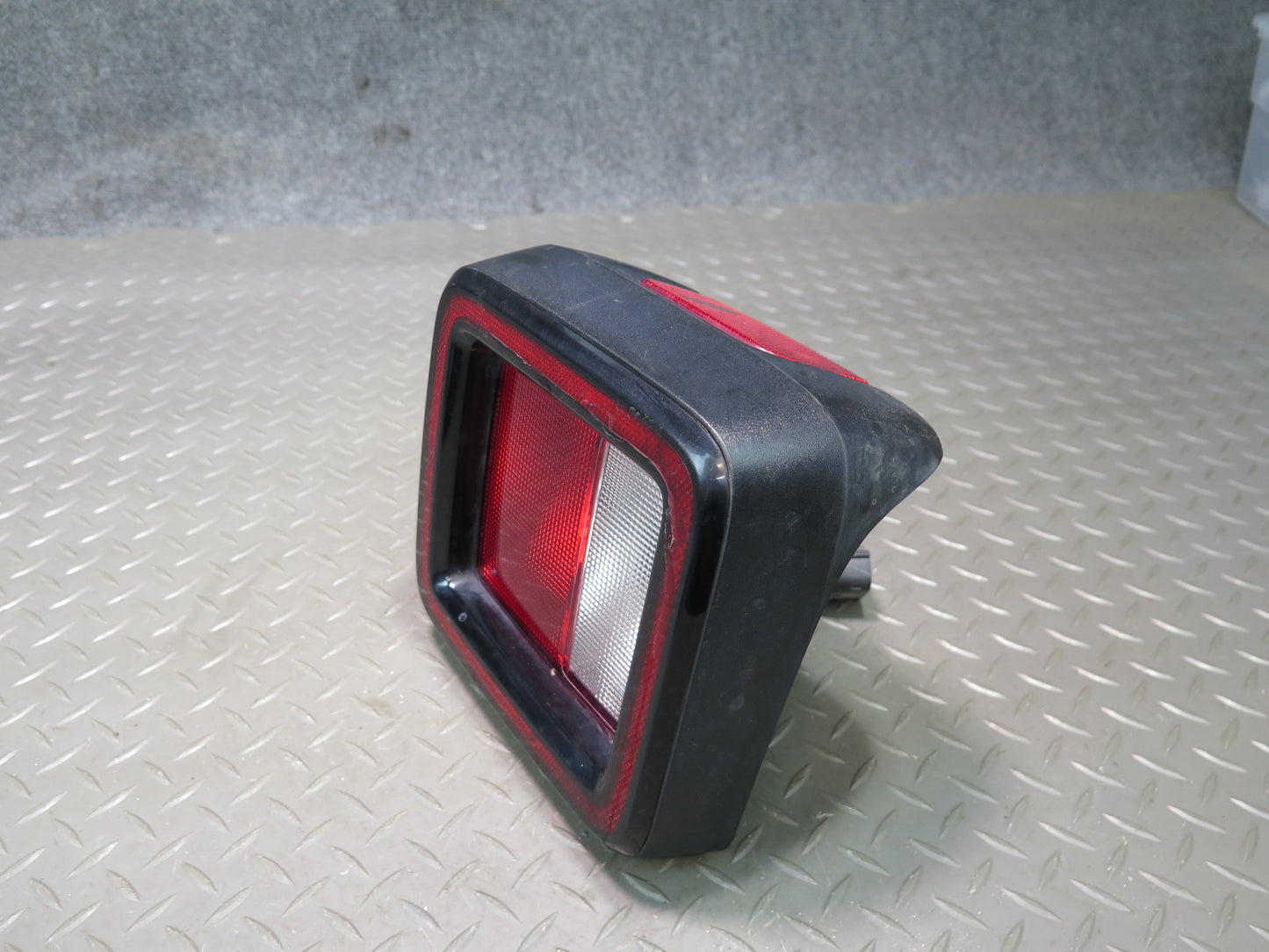 18-23 Jeep Wrangler JL Set of 2 Rear Left & Right Tail Light Lamp OEM