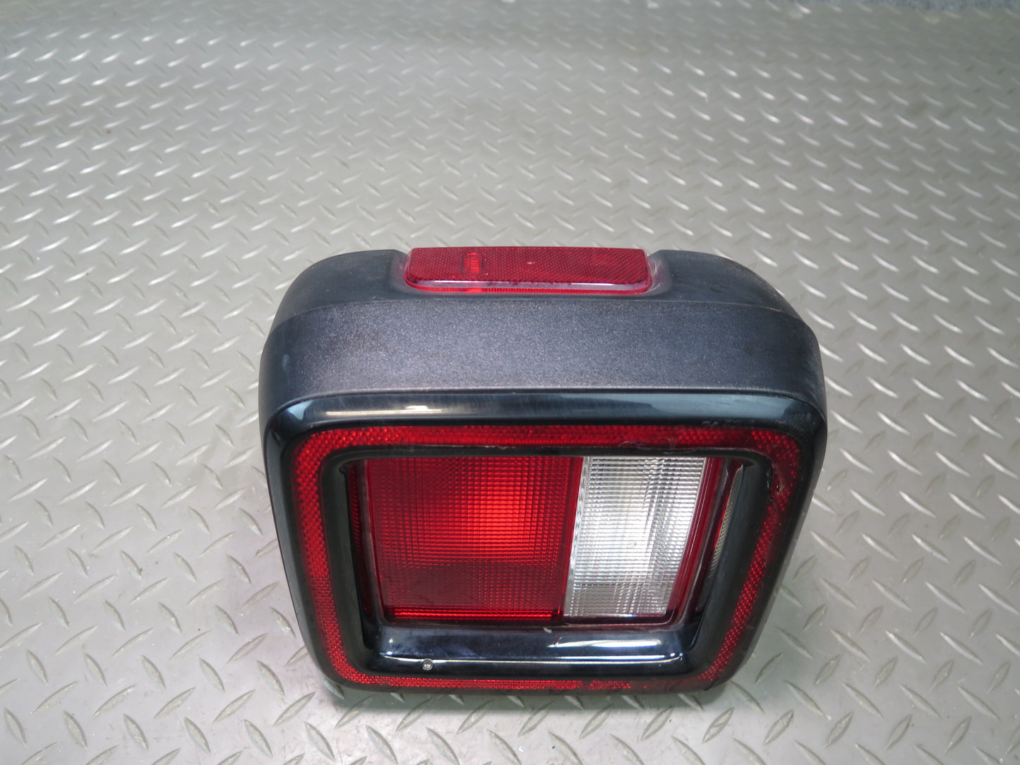 18-23 Jeep Wrangler JL Set of 2 Rear Left & Right Tail Light Lamp OEM