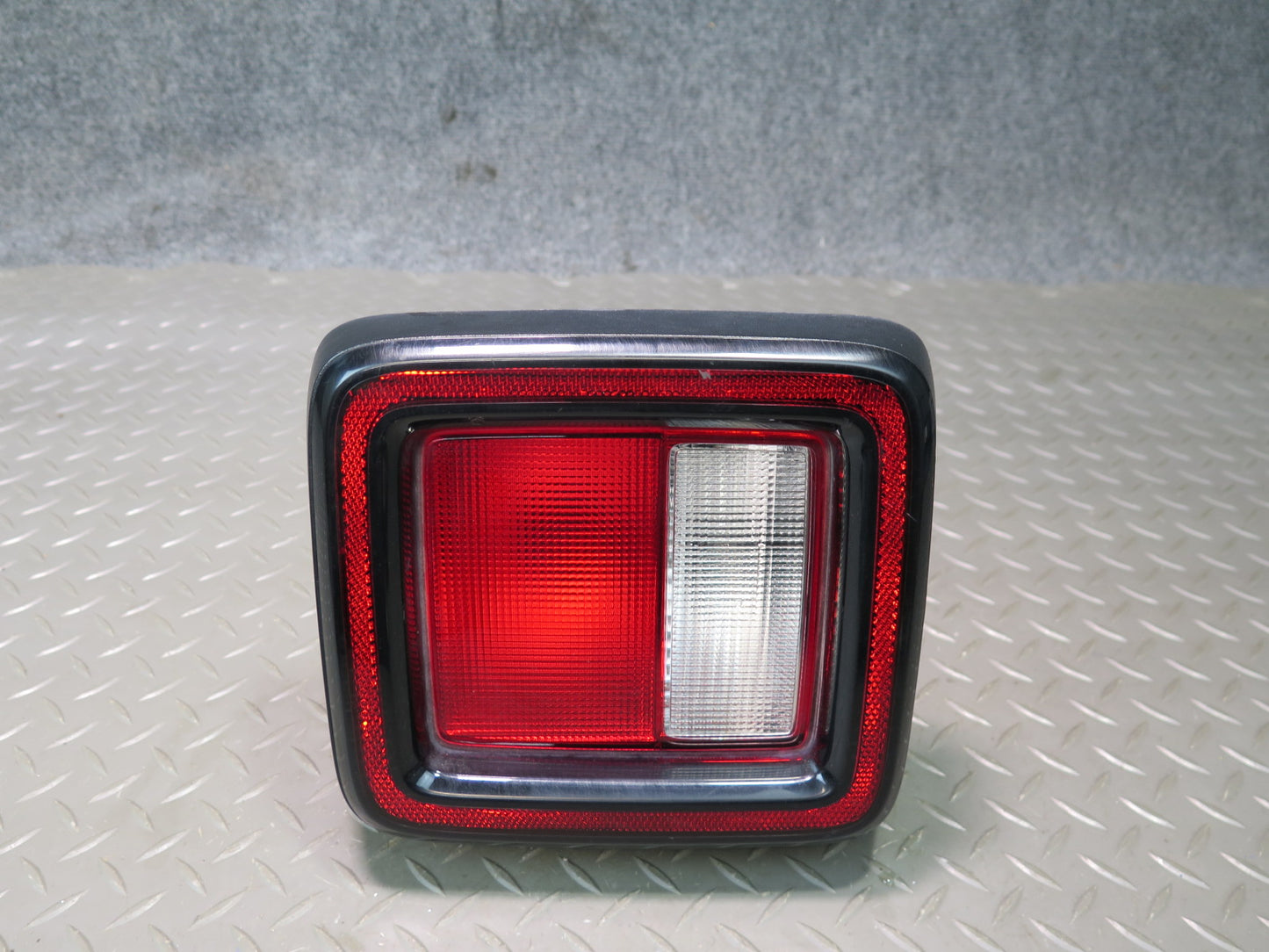 18-23 Jeep Wrangler JL Set of 2 Rear Left & Right Tail Light Lamp OEM