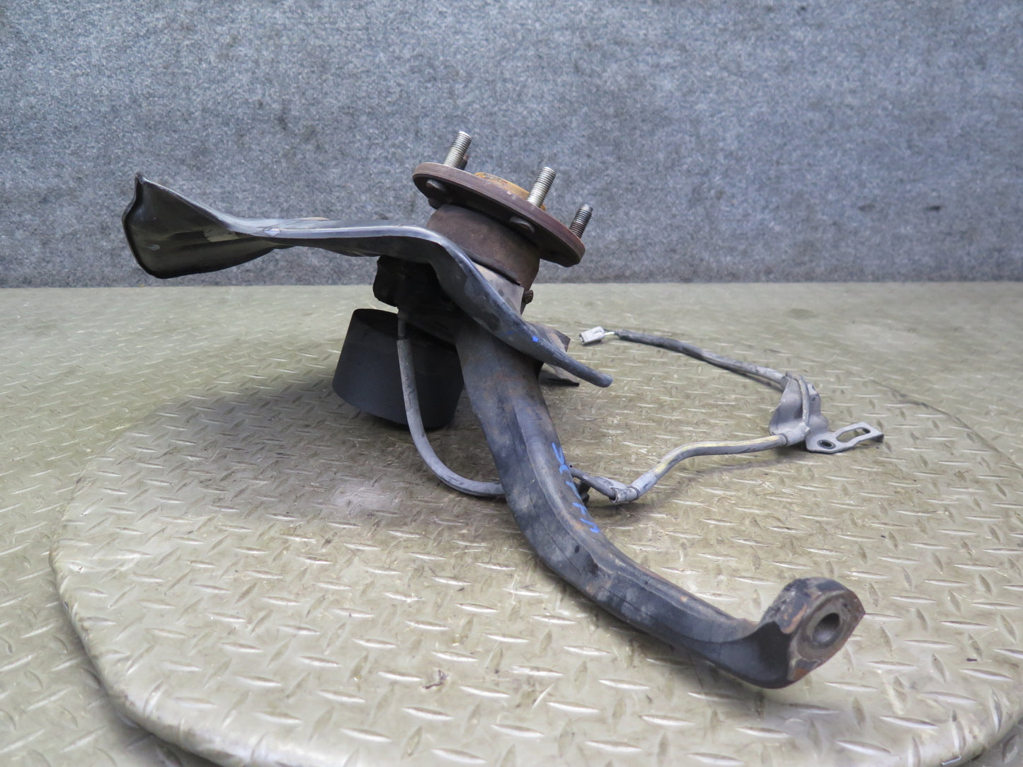 02-10 Lexus SC430 Front Right Side Spindle Knuckle Wheel Hub Bearing 104K OEM