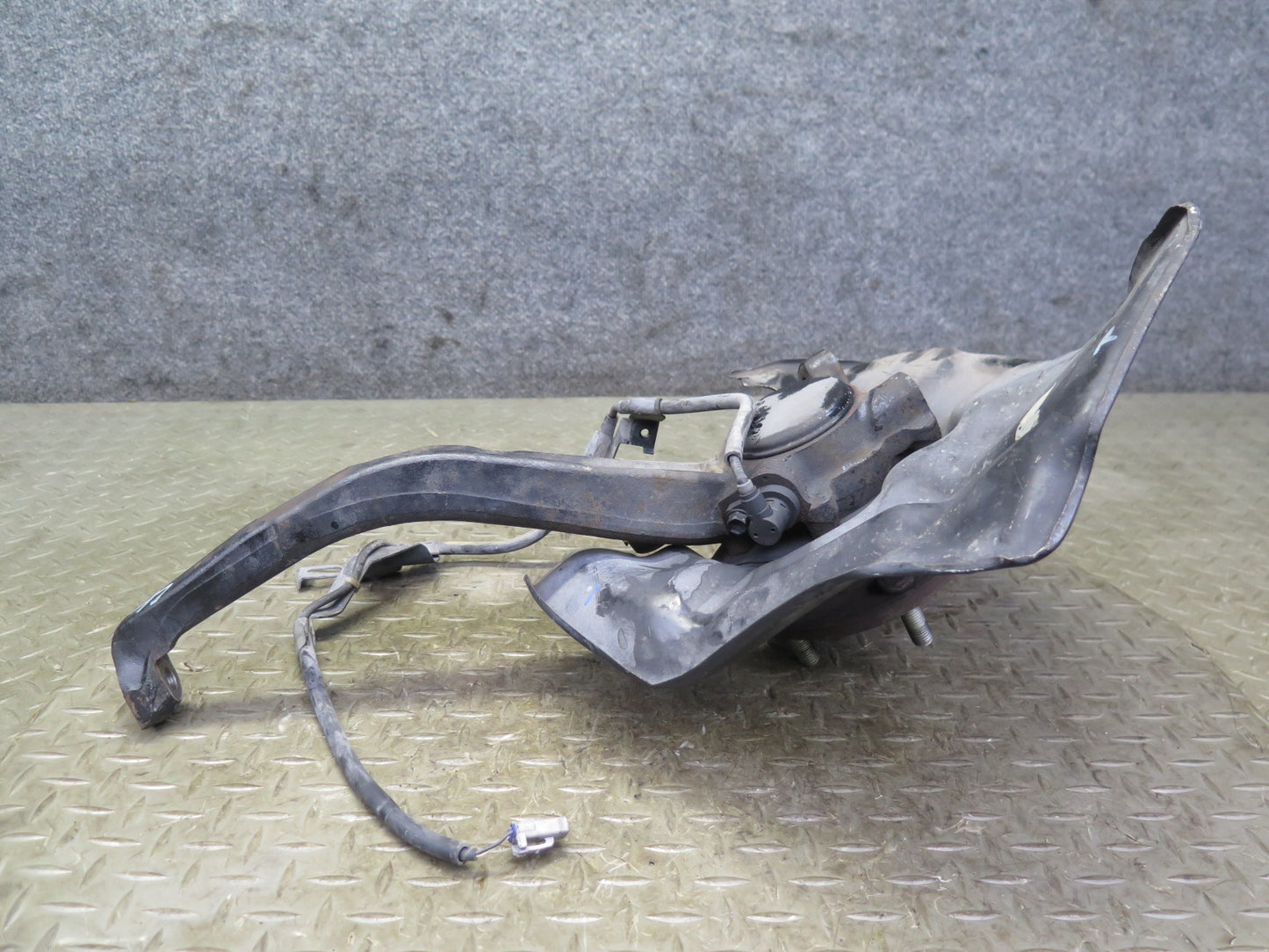 02-10 Lexus SC430 Front Right Side Spindle Knuckle Wheel Hub Bearing 104K OEM