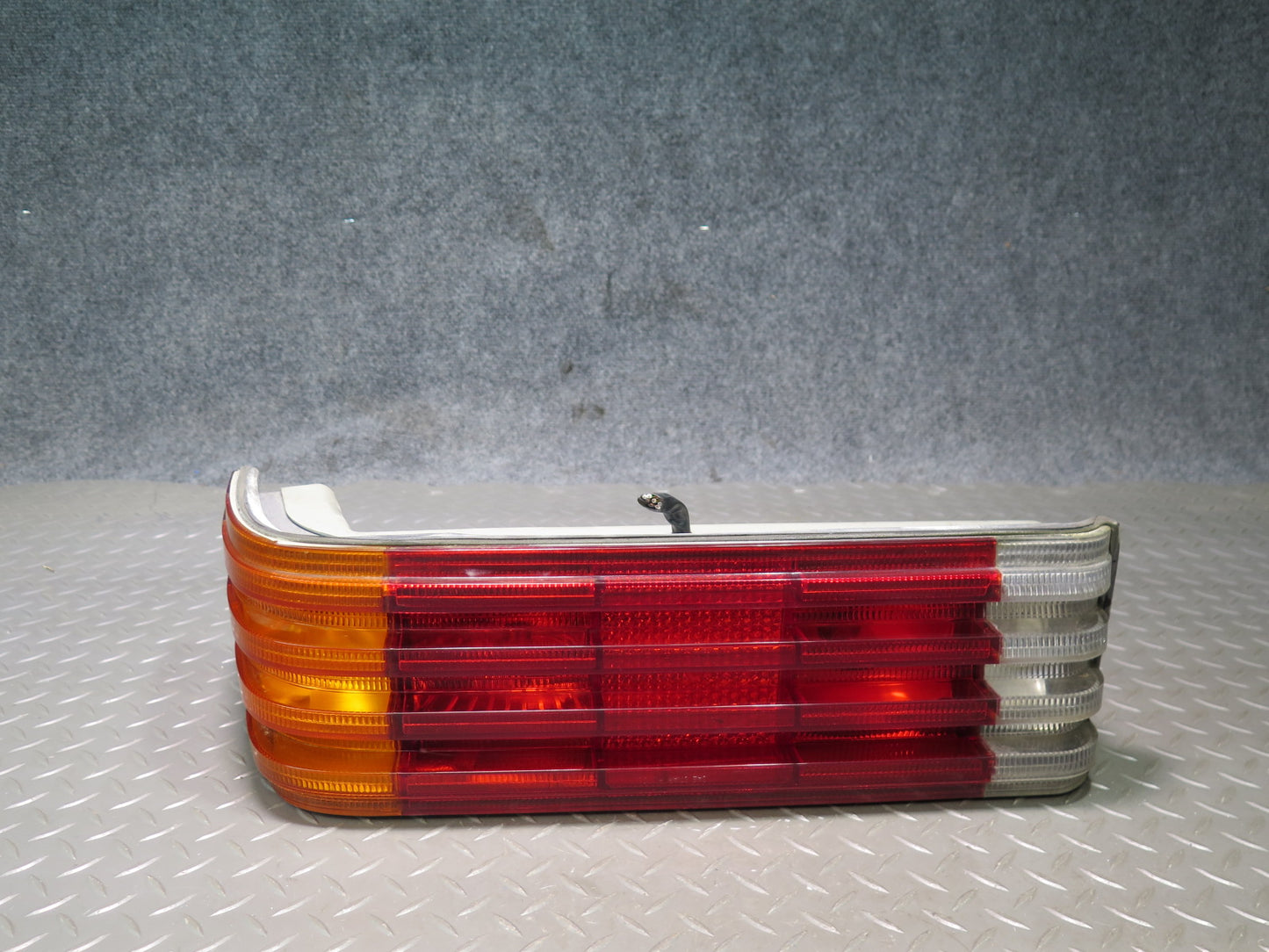 73-89 Mercedes R107 Sl-class Rear Right Tail Light Lamp 1078201664 OEM