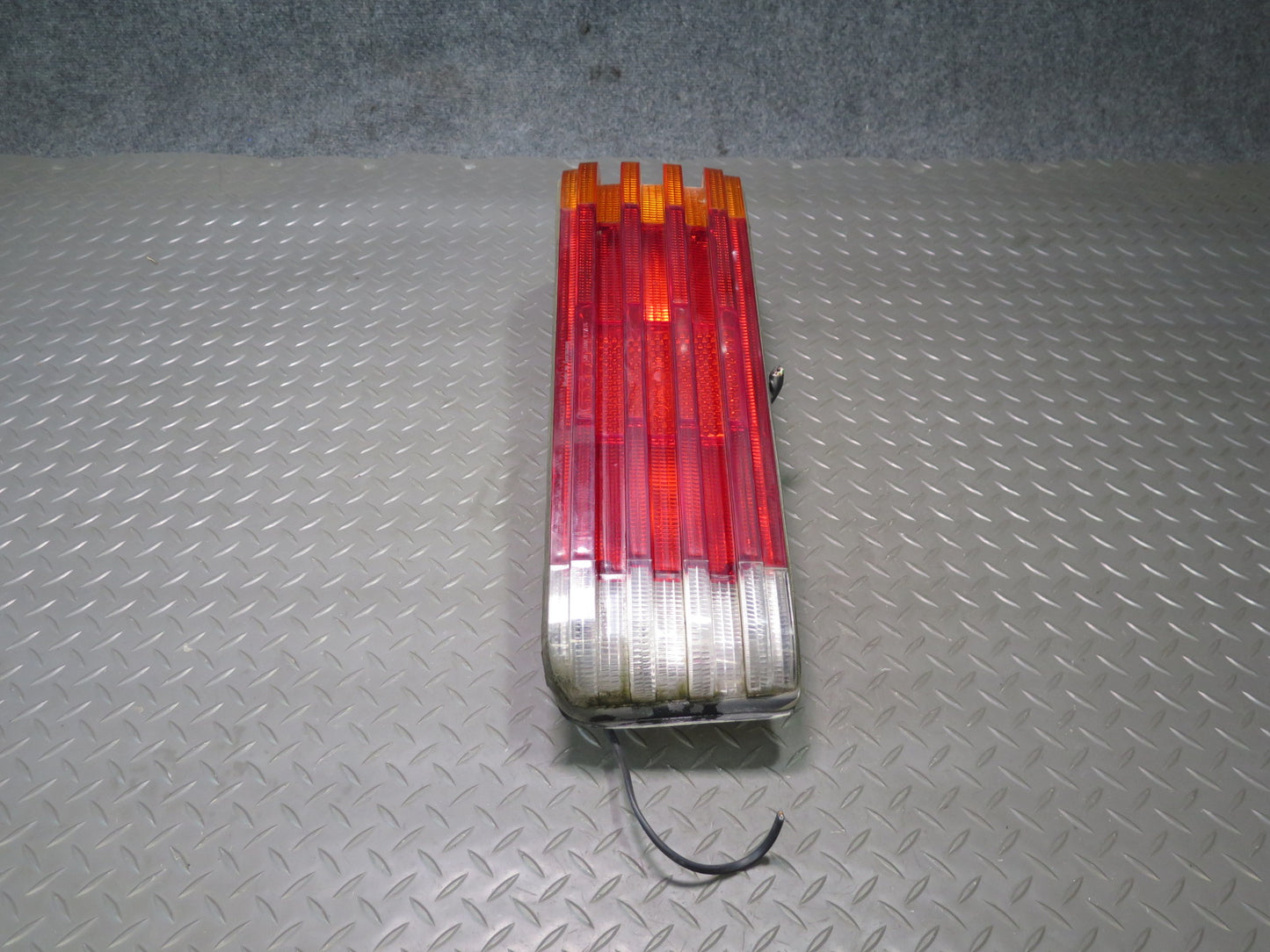 73-89 Mercedes R107 Sl-class Rear Right Tail Light Lamp 1078201664 OEM