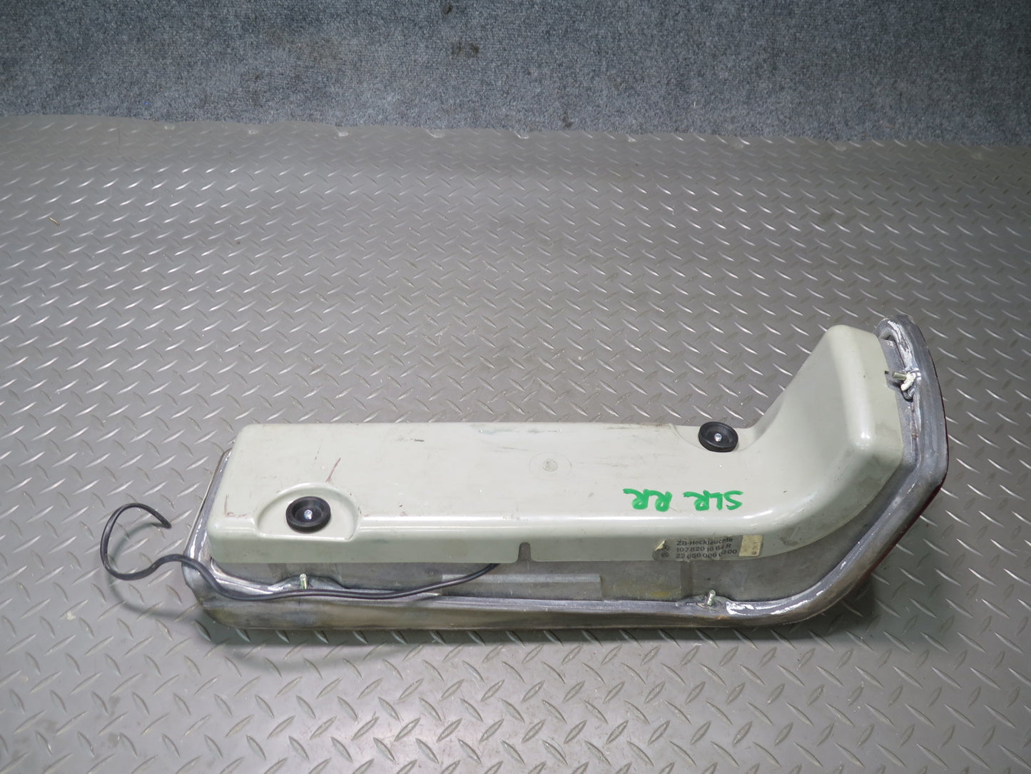 73-89 Mercedes R107 Sl-class Rear Right Tail Light Lamp 1078201664 OEM