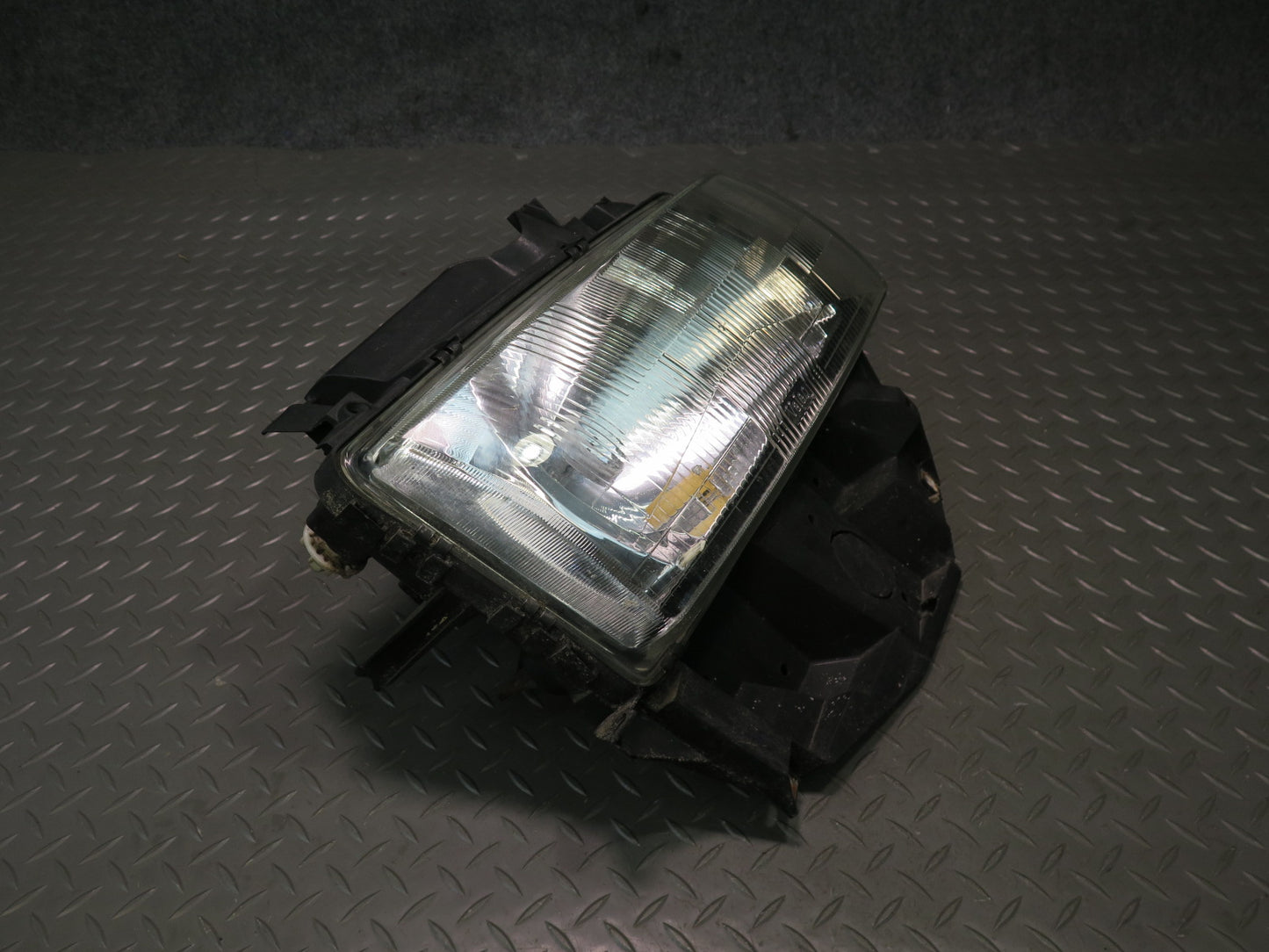 99-03 VW Eurovan T4 Front Right Pass Side Halogen Headlight Lamp OEM