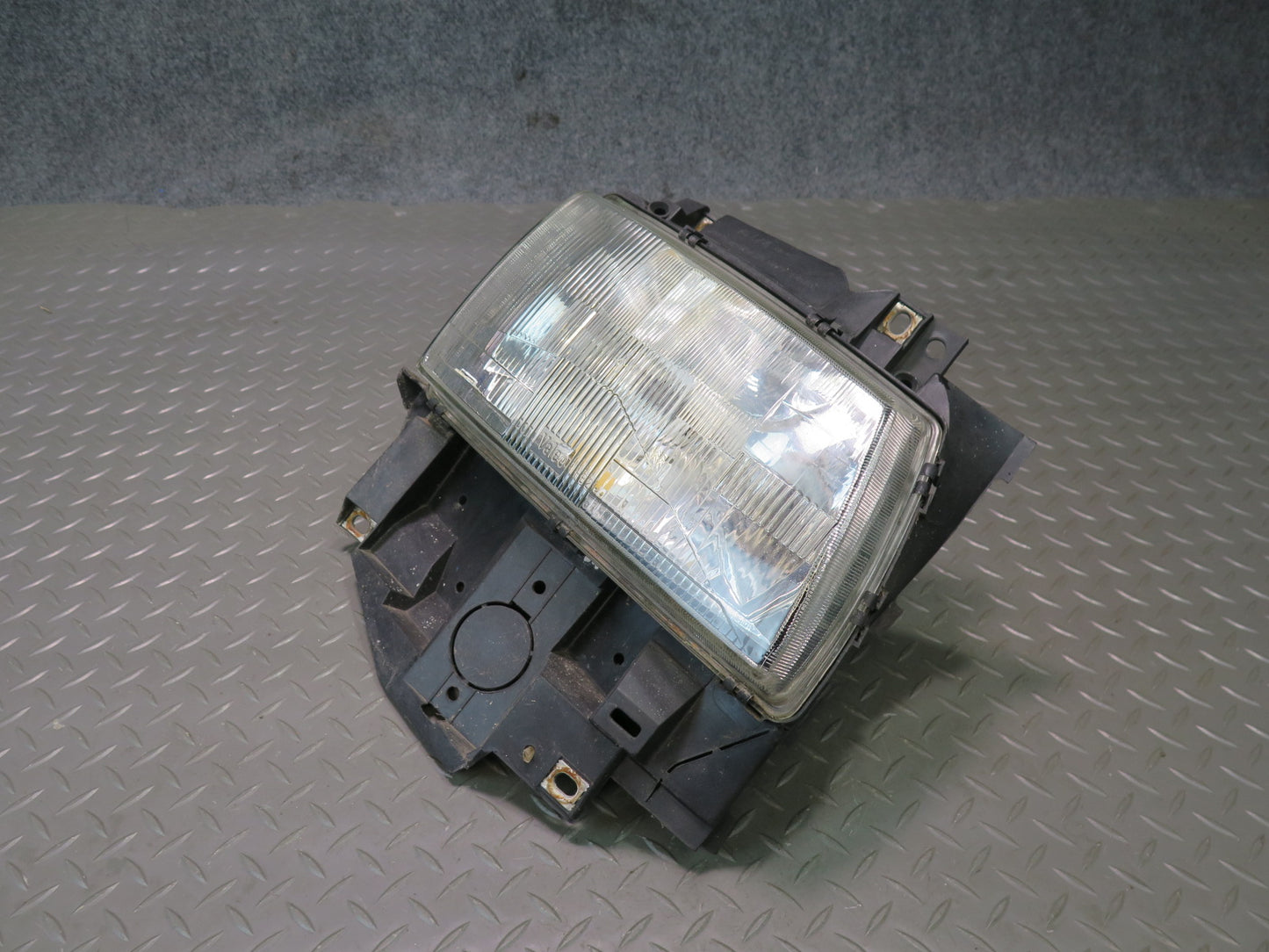 99-03 VW Eurovan T4 Front Right Pass Side Halogen Headlight Lamp OEM