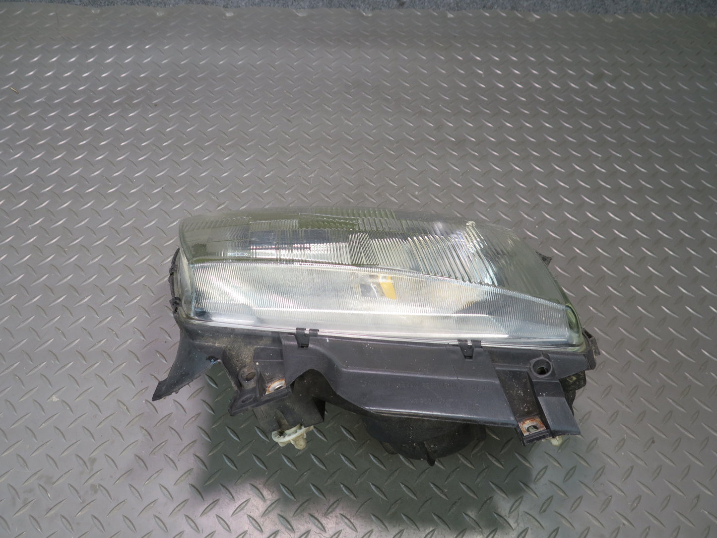 99-03 VW Eurovan T4 Front Right Pass Side Halogen Headlight Lamp OEM