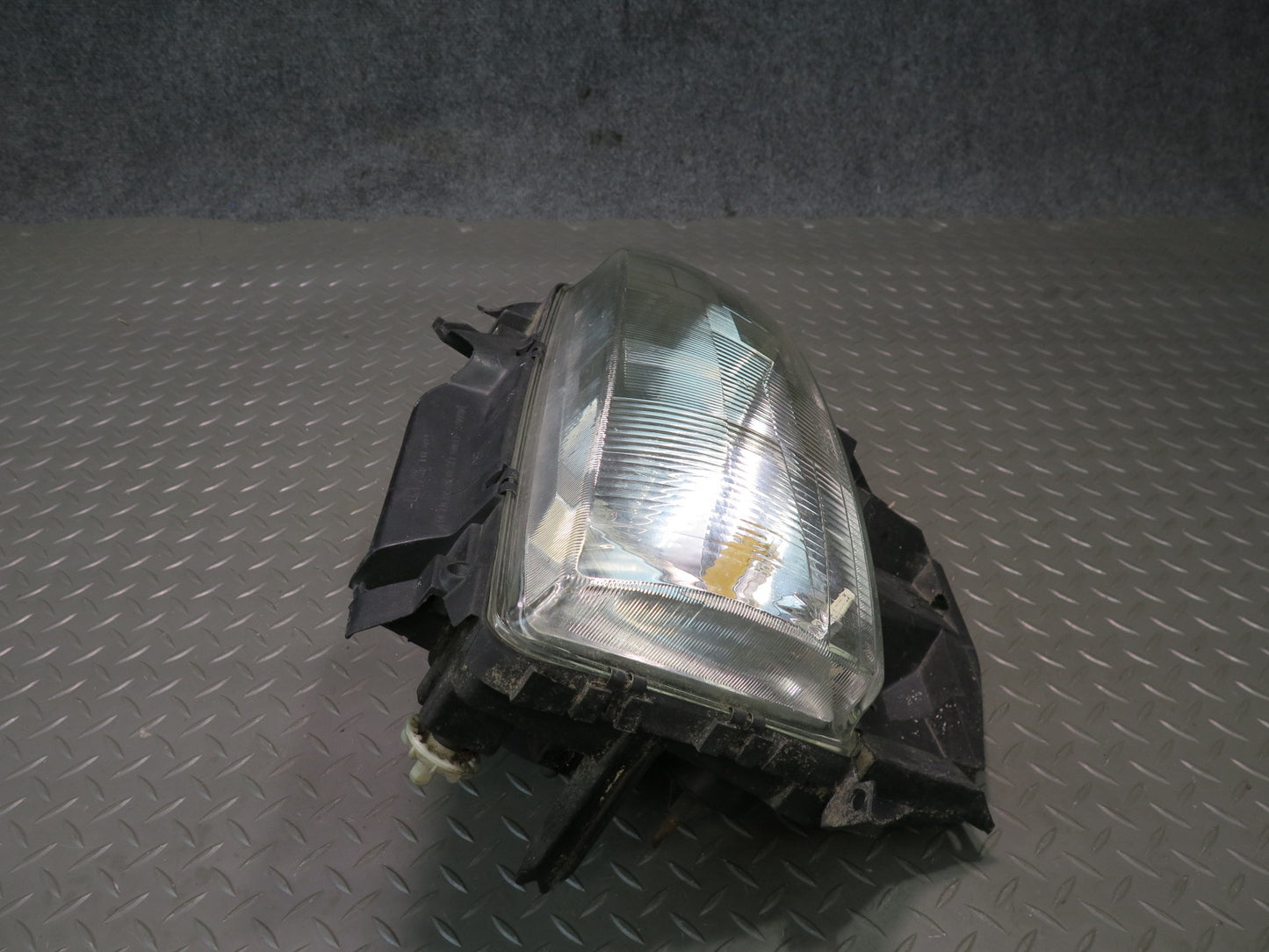 99-03 VW Eurovan T4 Front Right Pass Side Halogen Headlight Lamp OEM
