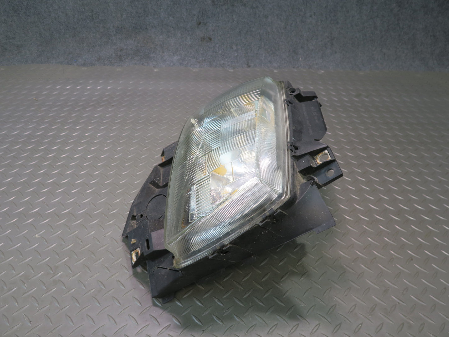 99-03 VW Eurovan T4 Front Right Pass Side Halogen Headlight Lamp OEM
