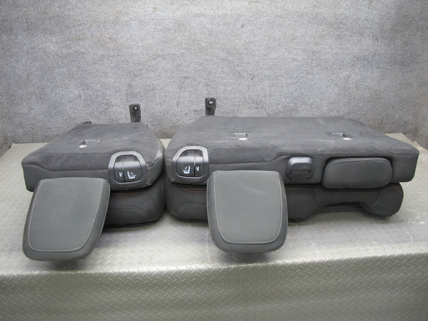 18-19 Jeep Wrangler Rubicon 4-DOOR RED Stiches Front & Rear Cloth Seat Set OEM