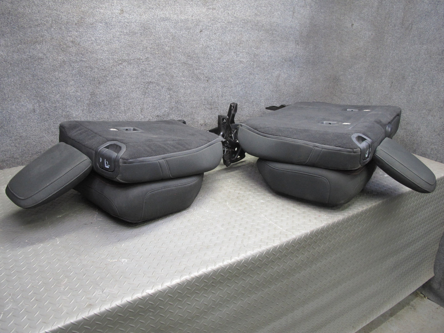 18-19 Jeep Wrangler Rubicon 4-DOOR RED Stiches Front & Rear Cloth Seat Set OEM