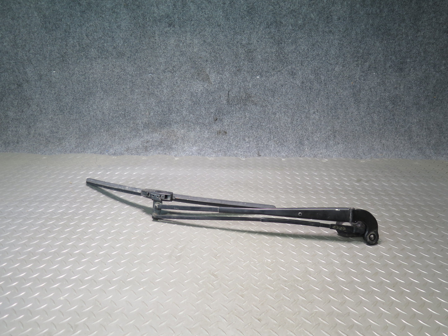 01-06 Lexus UCF30L LS430 Set of 2 Front Left & Right Wiper Arm OEM