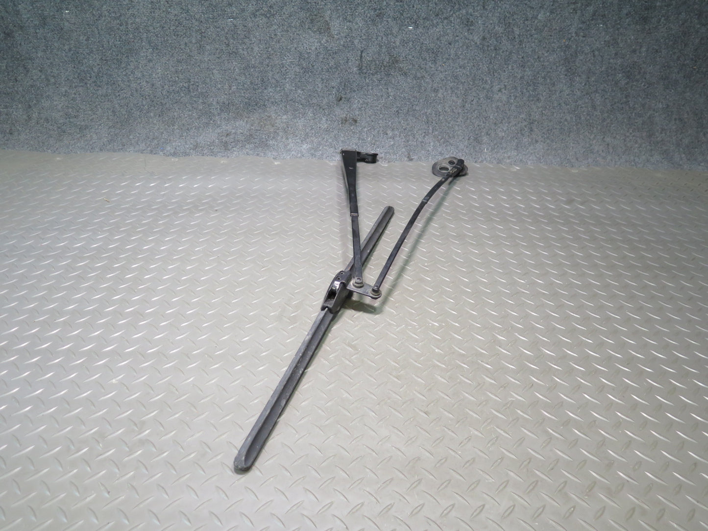 01-06 Lexus UCF30L LS430 Set of 2 Front Left & Right Wiper Arm OEM