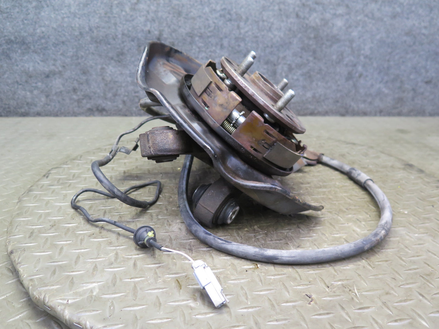 02-10 Lexus SC430 Rear Left Driver Side Spindle Knuckle Wheel Hub Bearing OEM