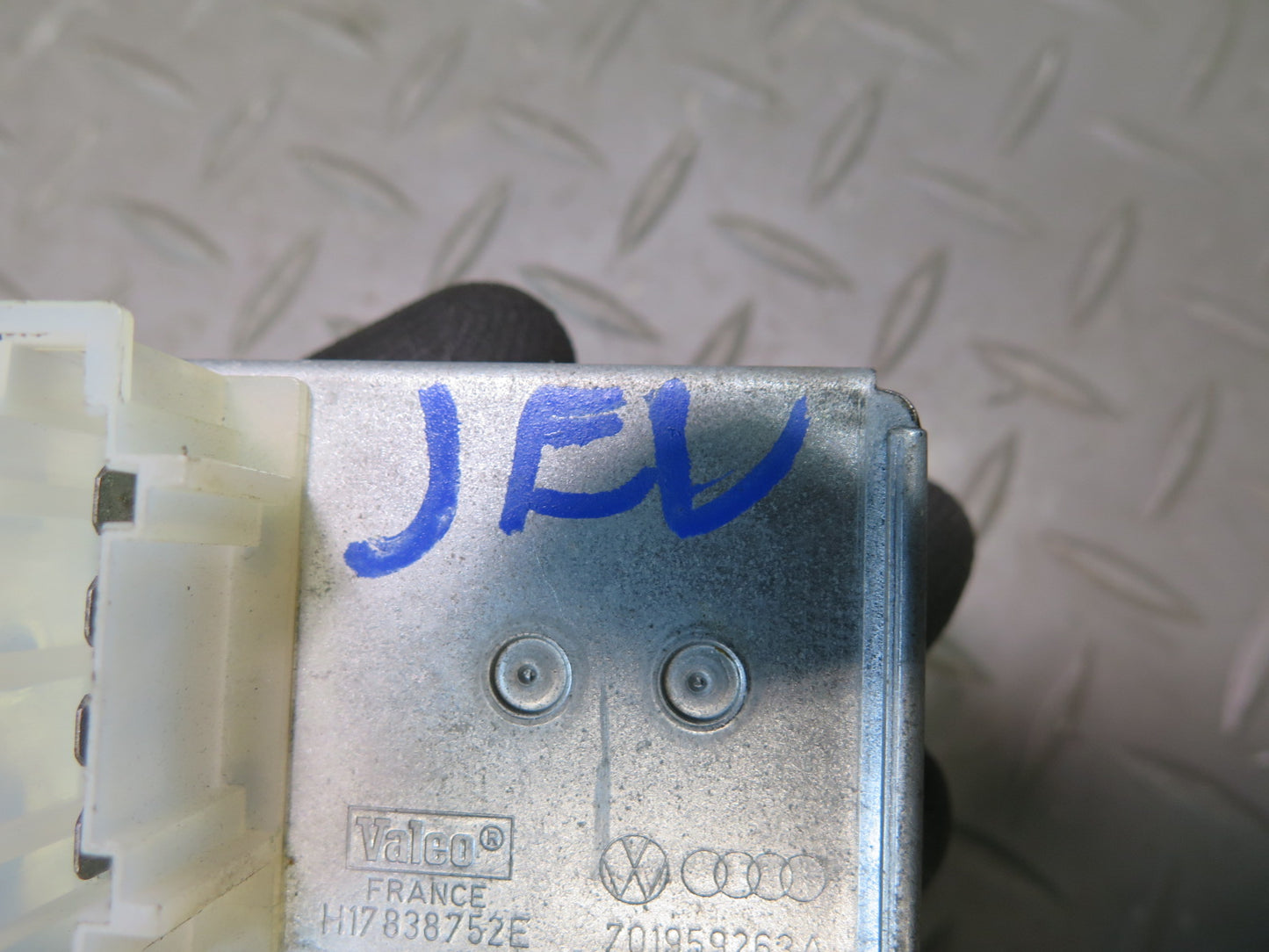 99-03 VW Eurovan T4 Front A/C Heater Blower Motor Fan Resistor 701959263A OEM