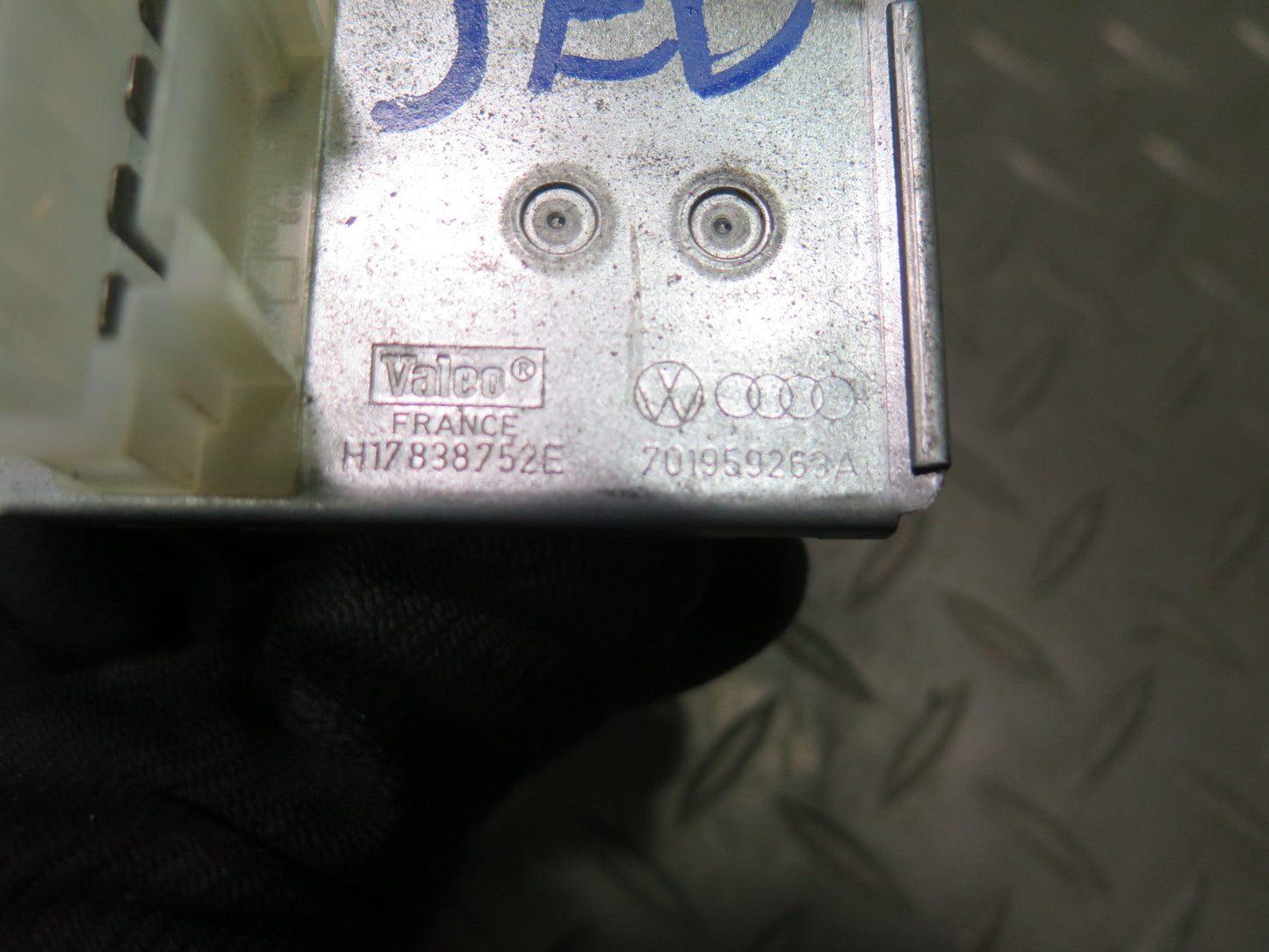 99-03 VW Eurovan T4 Front A/C Heater Blower Motor Fan Resistor 701959263A OEM