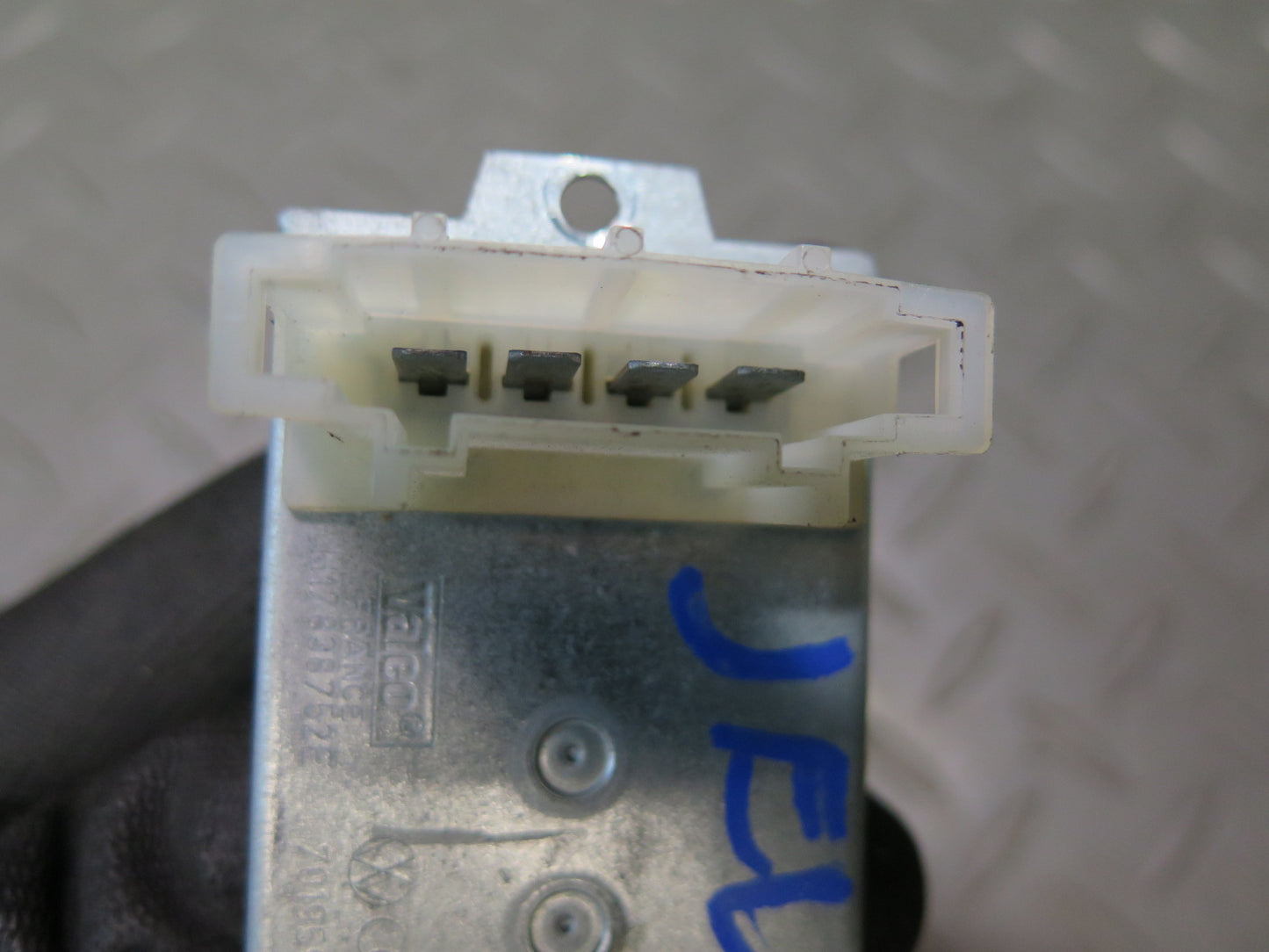 99-03 VW Eurovan T4 Front A/C Heater Blower Motor Fan Resistor 701959263A OEM