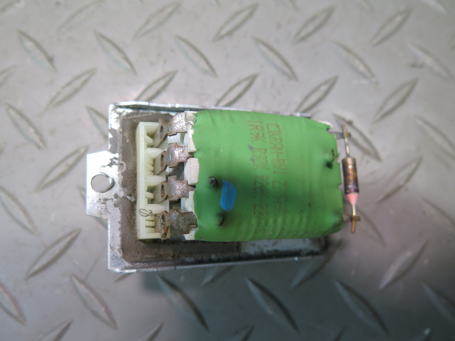 99-03 VW Eurovan T4 Front A/C Heater Blower Motor Fan Resistor 701959263A OEM