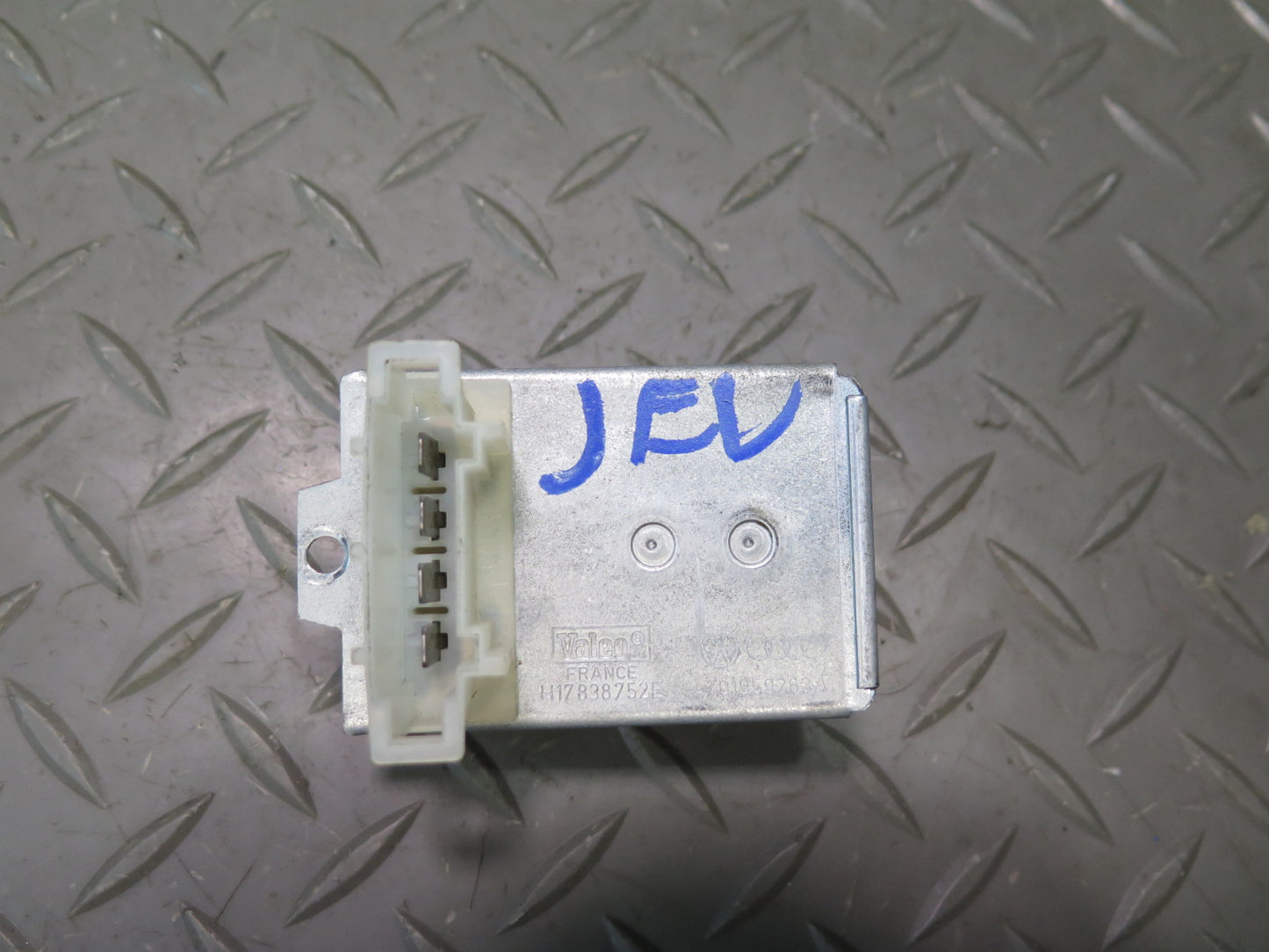 99-03 VW Eurovan T4 Front A/C Heater Blower Motor Fan Resistor 701959263A OEM