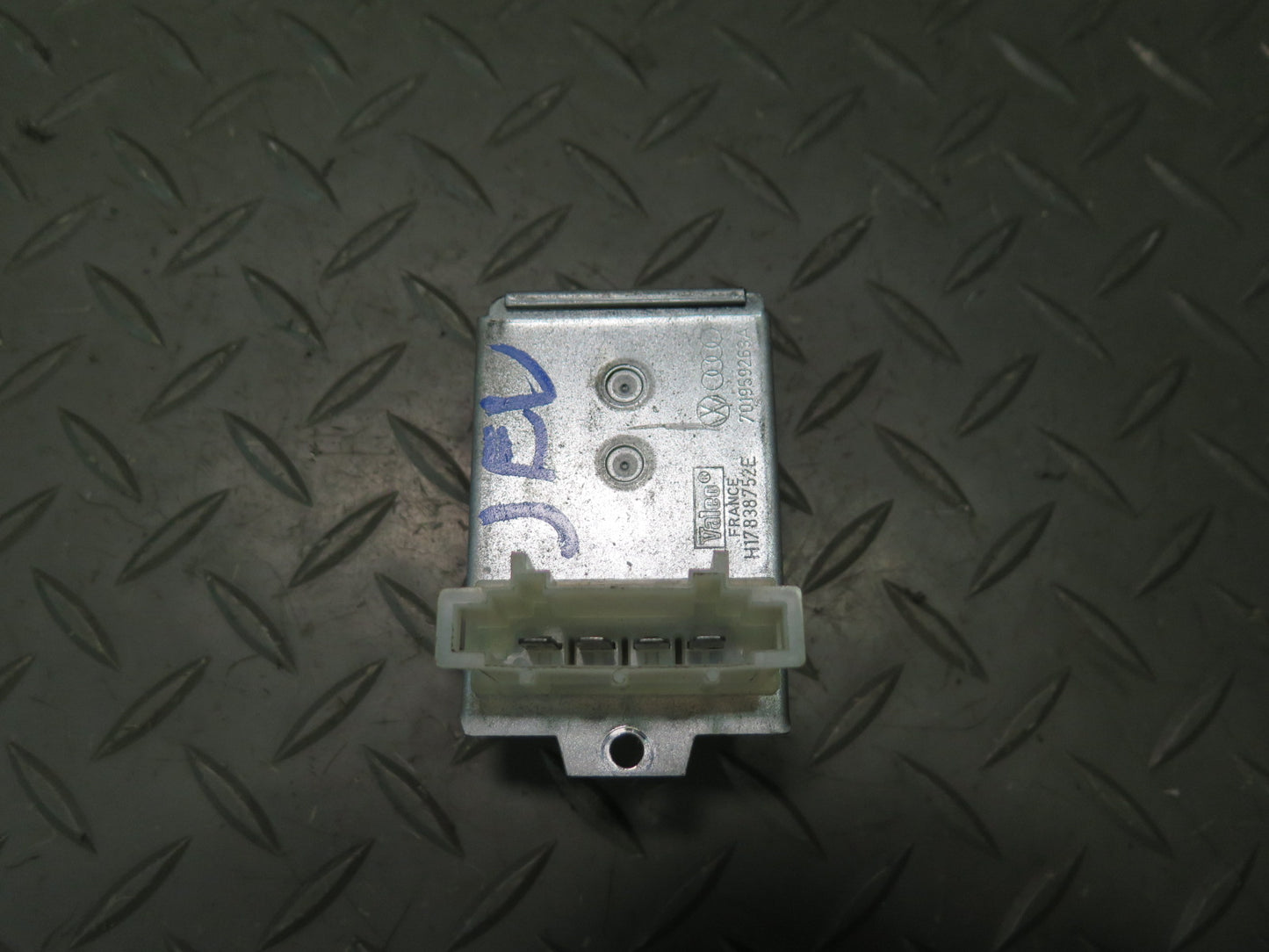 99-03 VW Eurovan T4 Front A/C Heater Blower Motor Fan Resistor 701959263A OEM