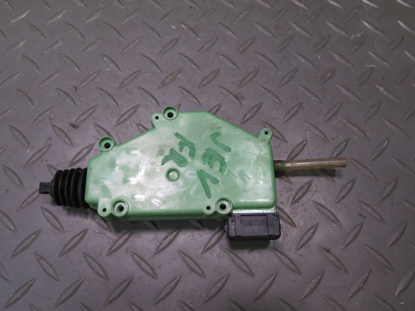 97-03 VW Eurovan T4 Front Left or Right Door Lock Actuator Motor 701959781 OEM