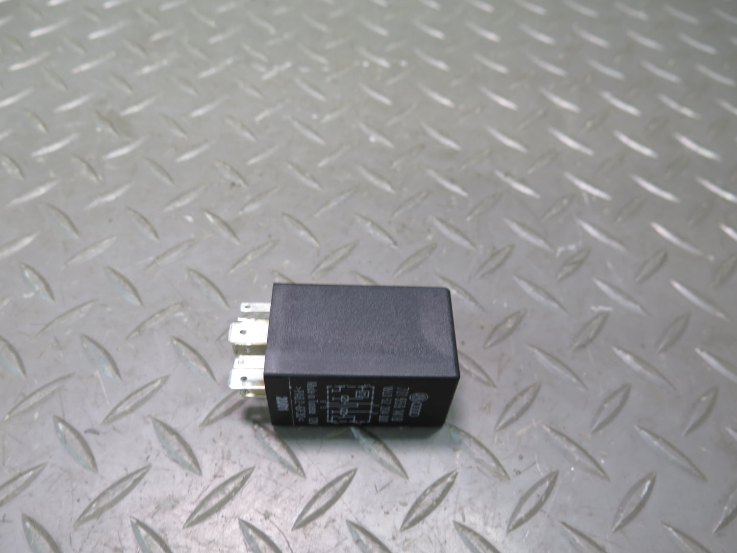 01-03 VW Eurovan T4 A/C Air Condition Fuse Relay Module 701959141B OEM