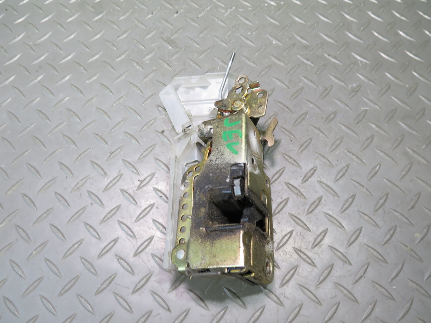 97-03 VW Eurovan T4 Front Right Pass Side Door Lock Latch 701837016E OEM