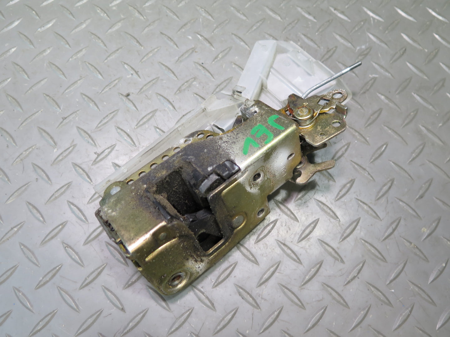 97-03 VW Eurovan T4 Front Right Pass Side Door Lock Latch 701837016E OEM