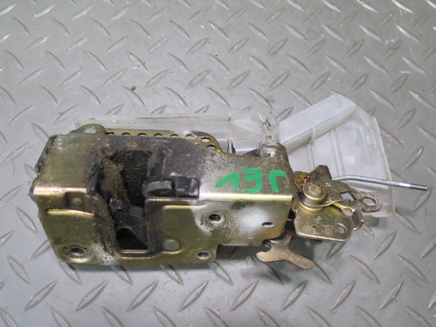 97-03 VW Eurovan T4 Front Right Pass Side Door Lock Latch 701837016E OEM