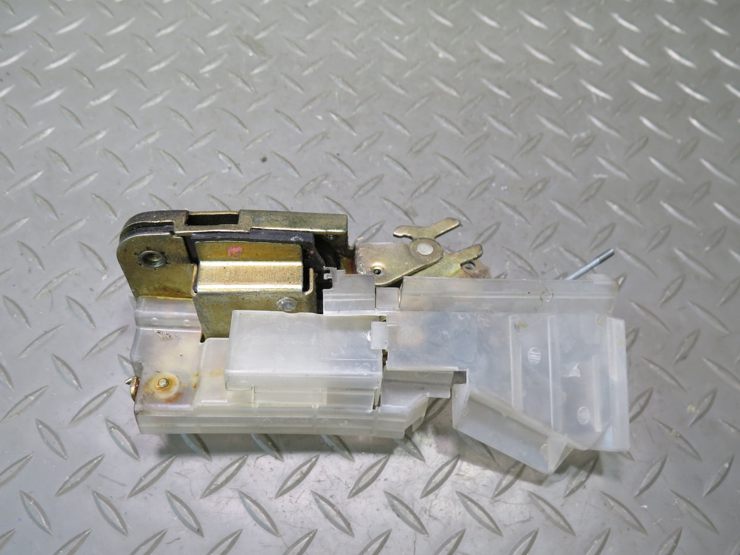 97-03 VW Eurovan T4 Front Right Pass Side Door Lock Latch 701837016E OEM