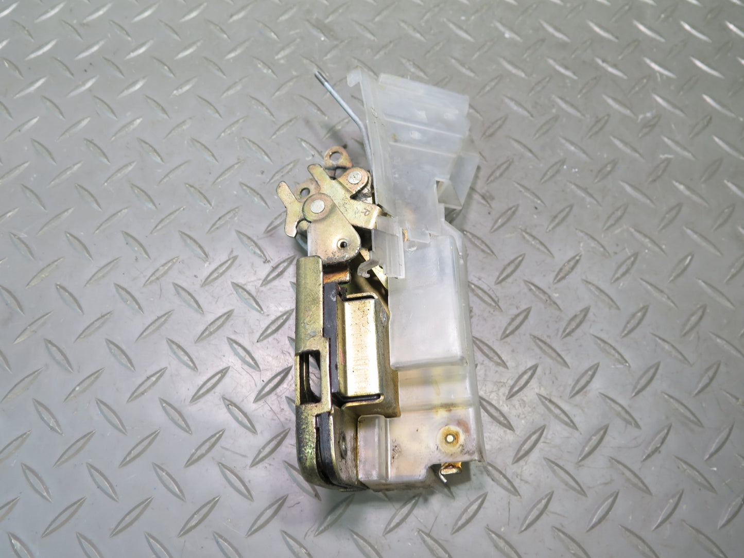 97-03 VW Eurovan T4 Front Right Pass Side Door Lock Latch 701837016E OEM